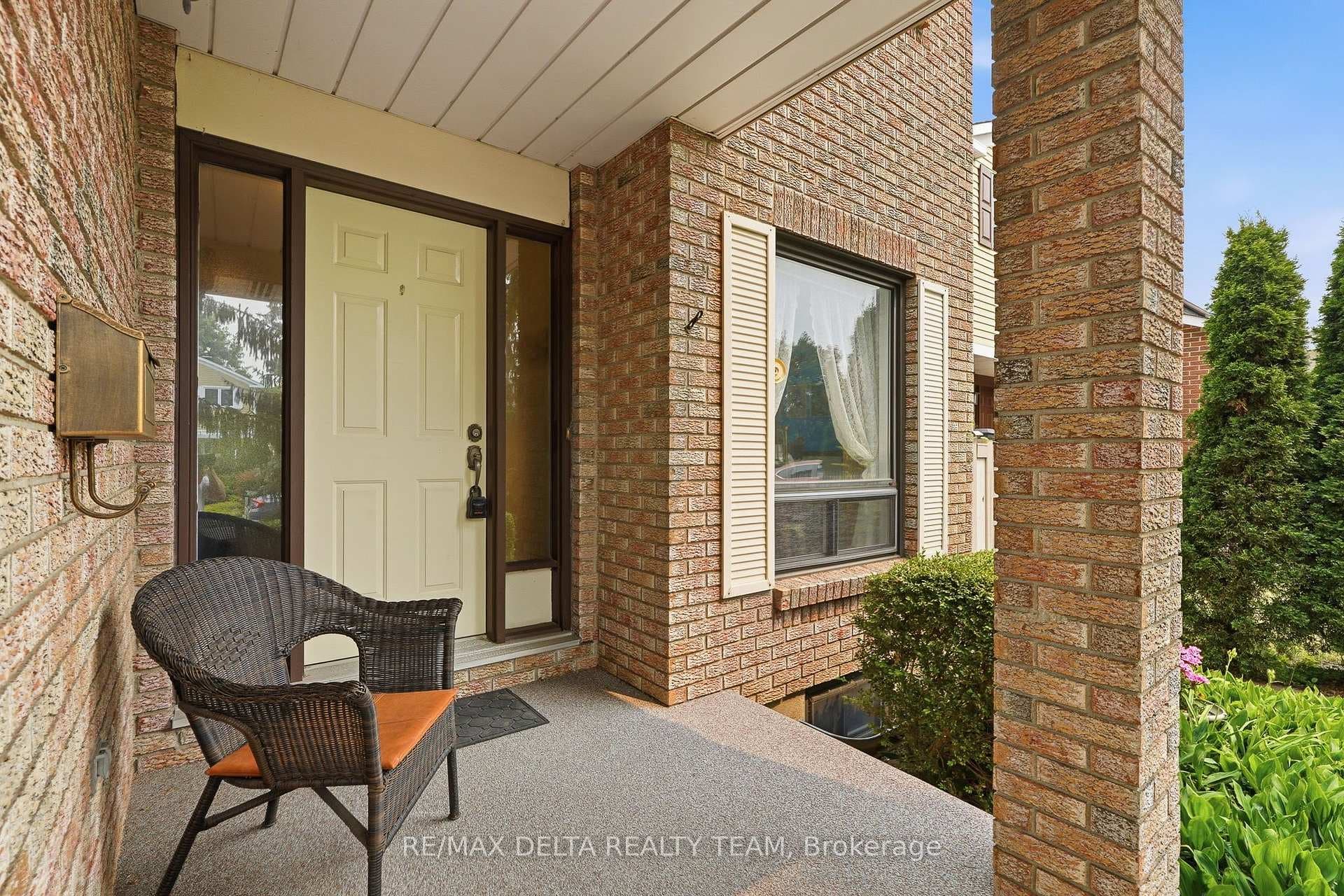 1091 St Lucia Place photo 2