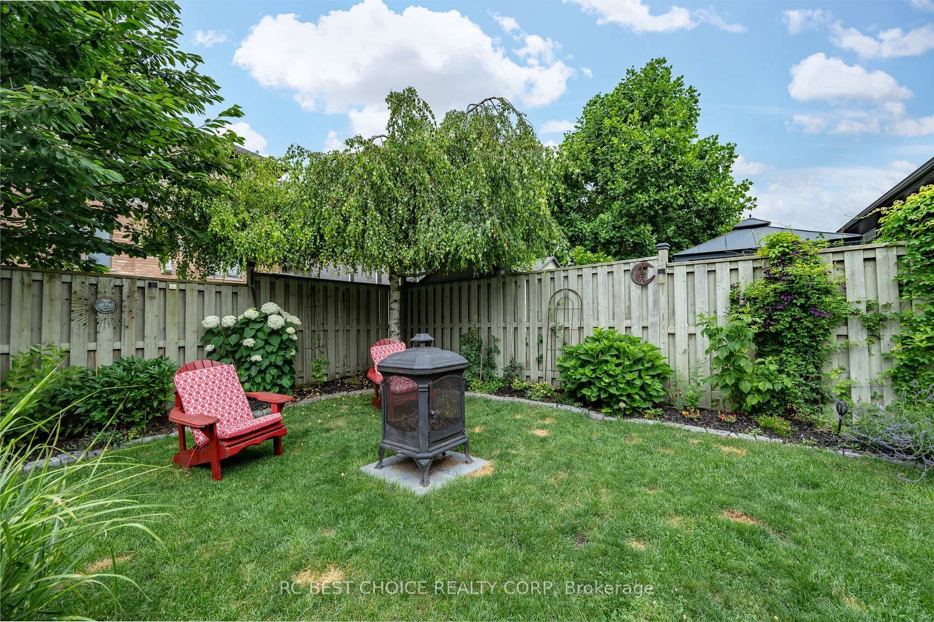 885 Kettleridge Street photo 36