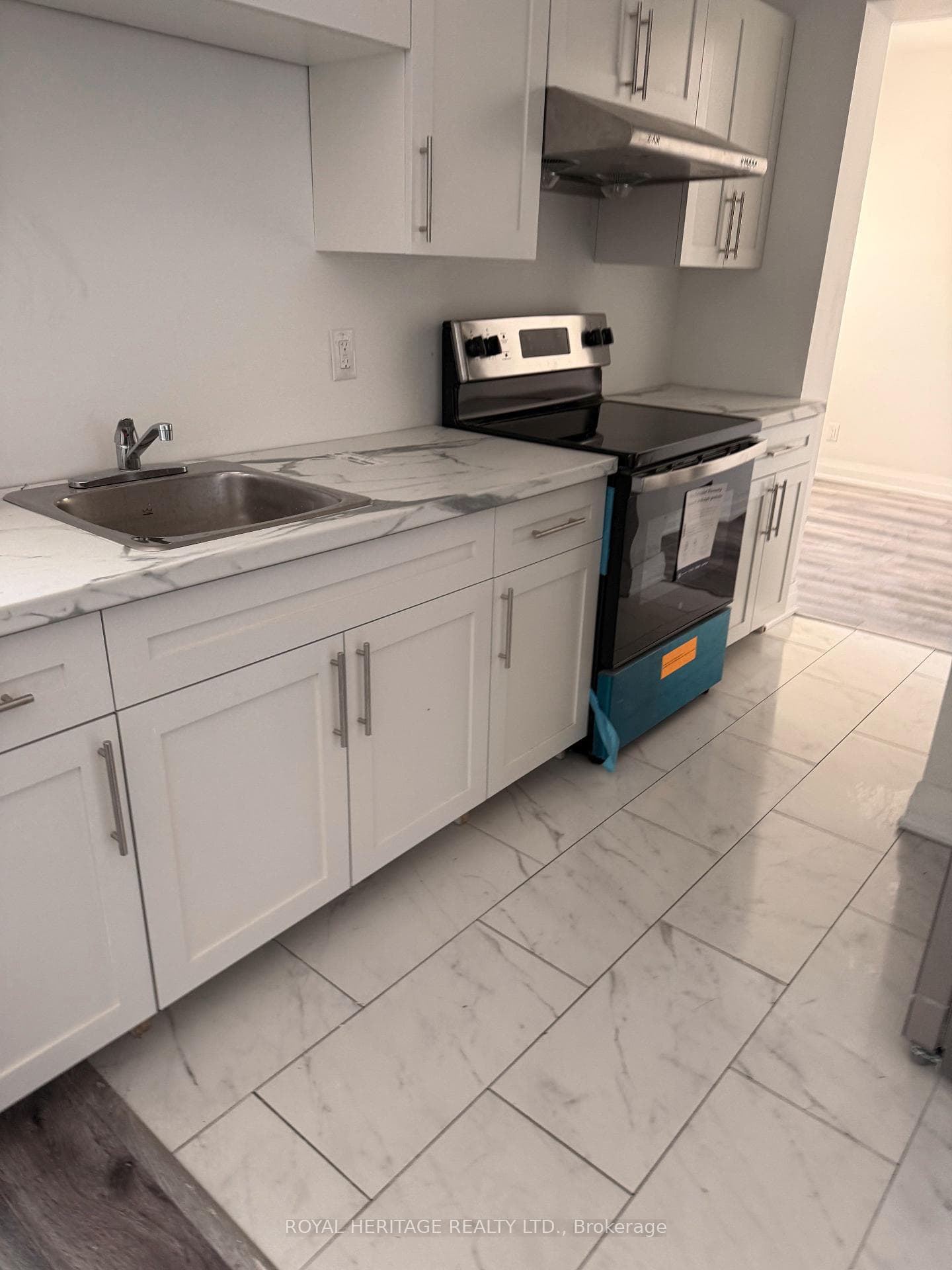 293 Louis Avenue photo 10