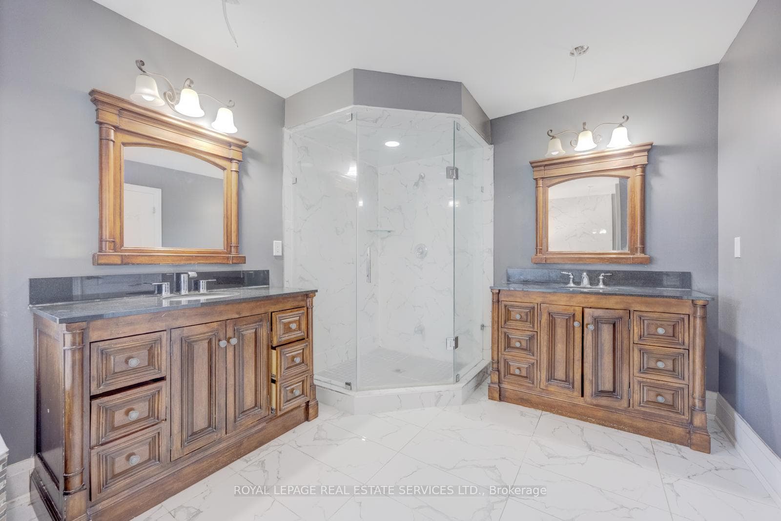 2 Riverstone Drive photo 28
