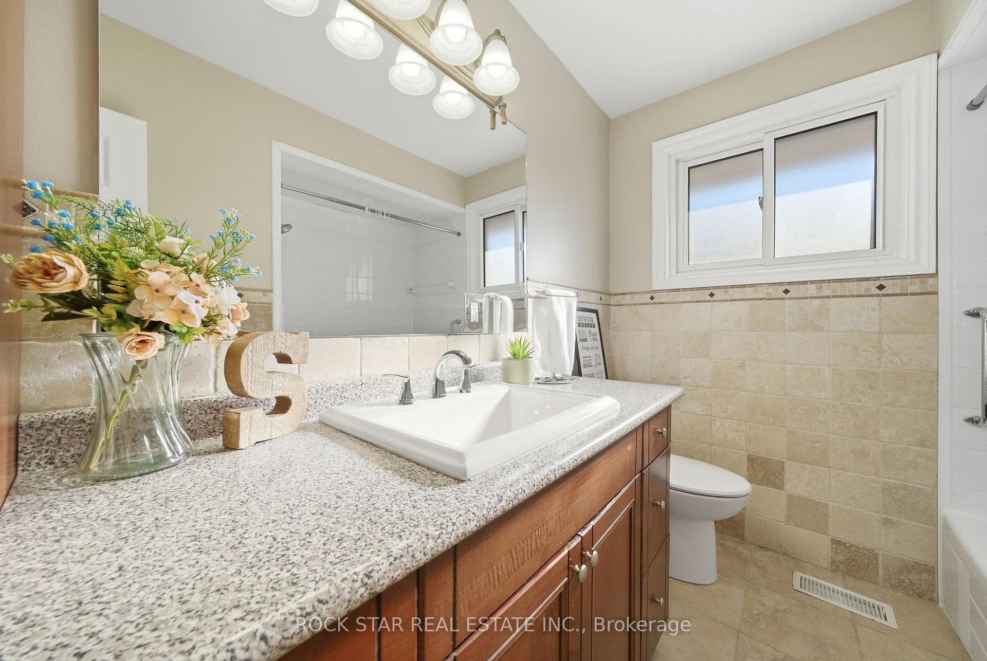 60 CHAMPLAIN Avenue Unit MAIN photo 11