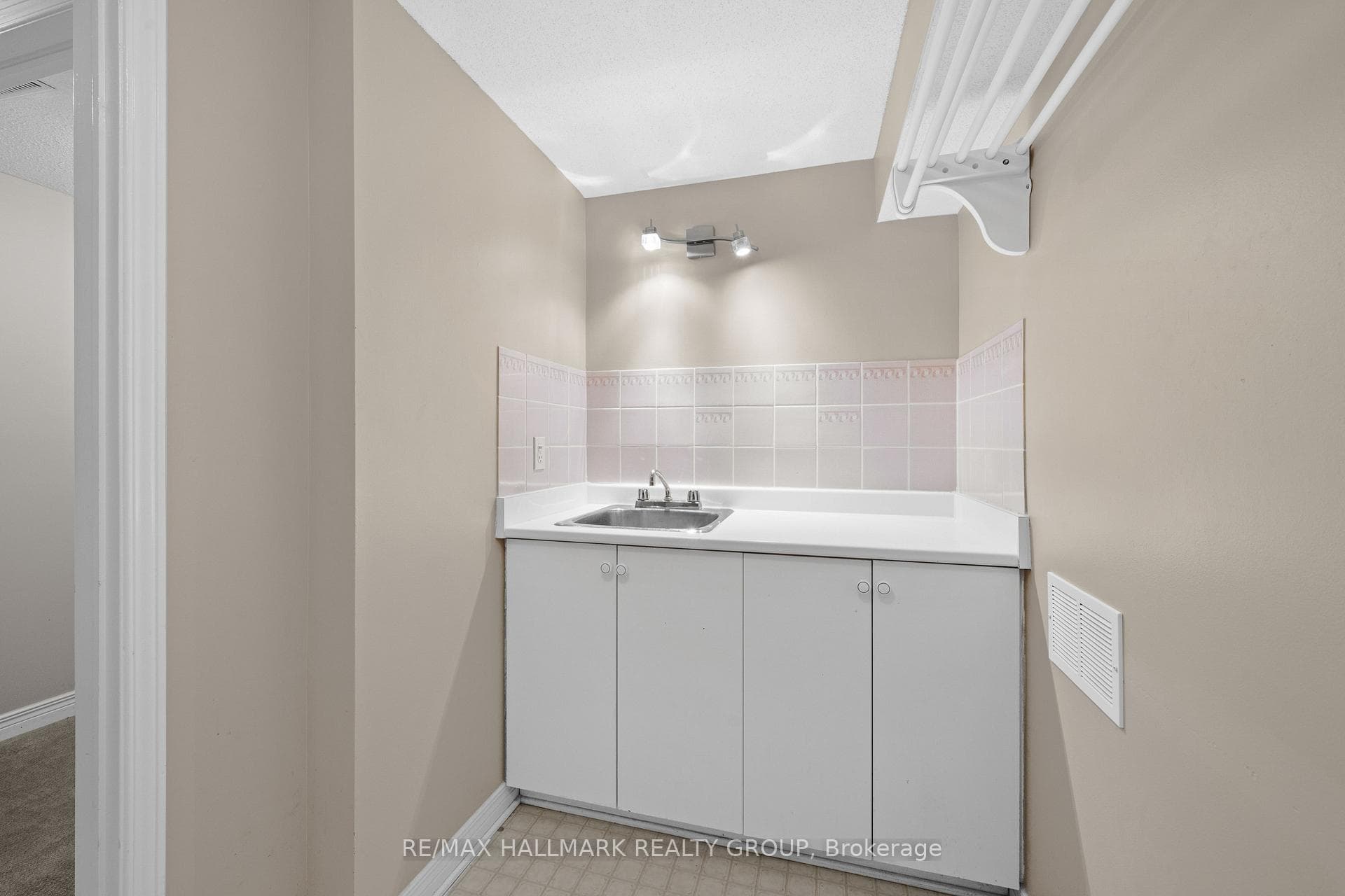 44 Dunbarton Court photo 36