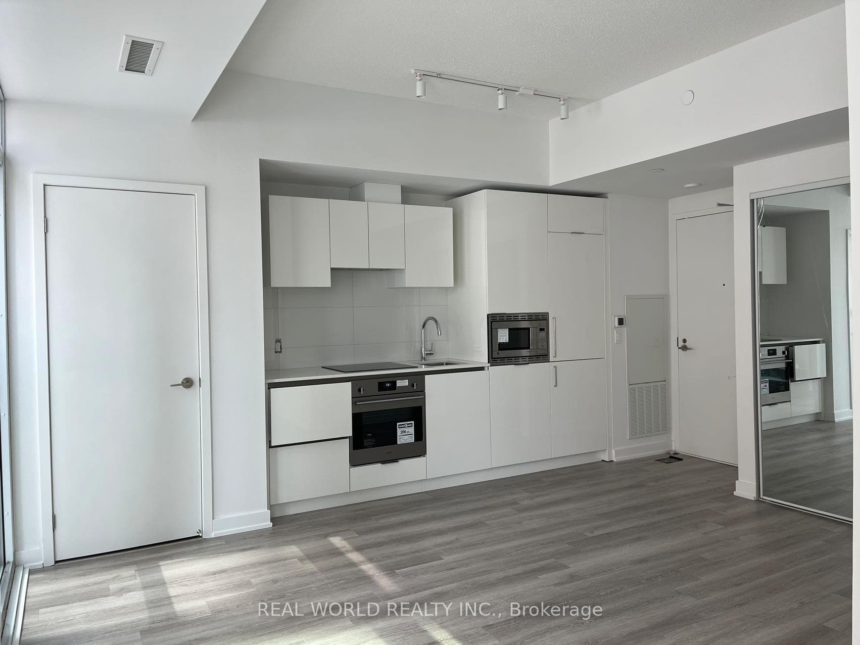 121 St Patrick Street Unit 1318 photo 1