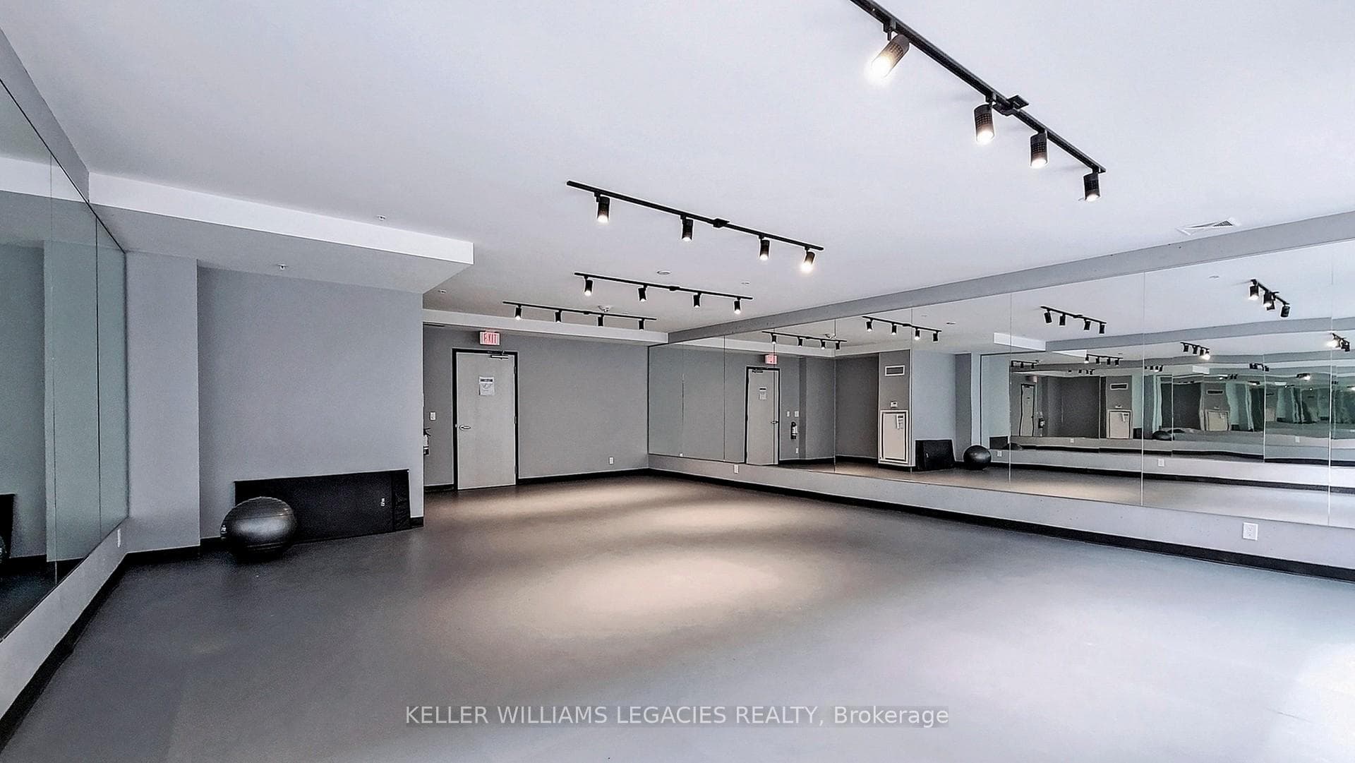 39 Brant Street Unit 420 photo 27