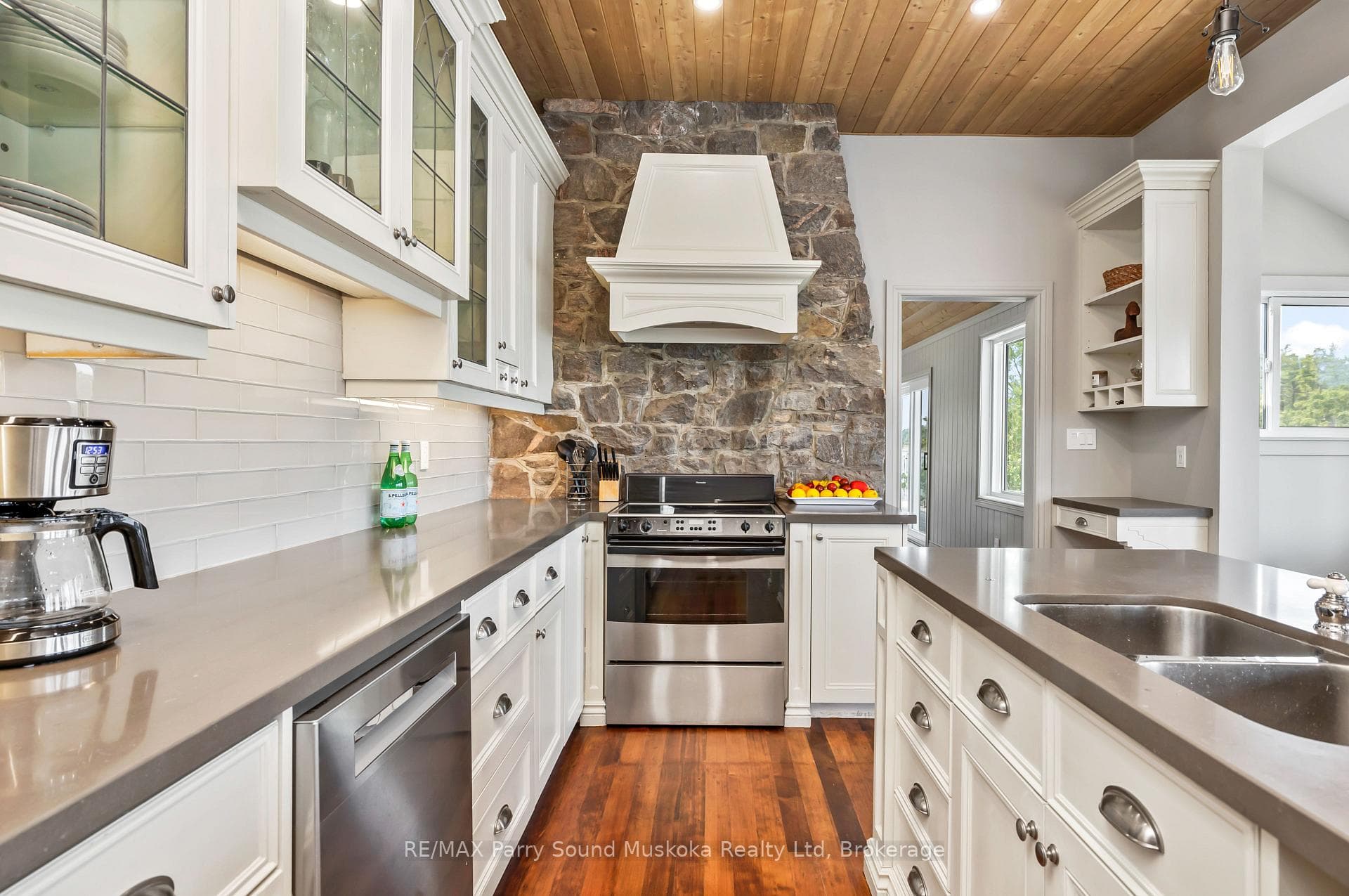 2 A258 Island photo 18