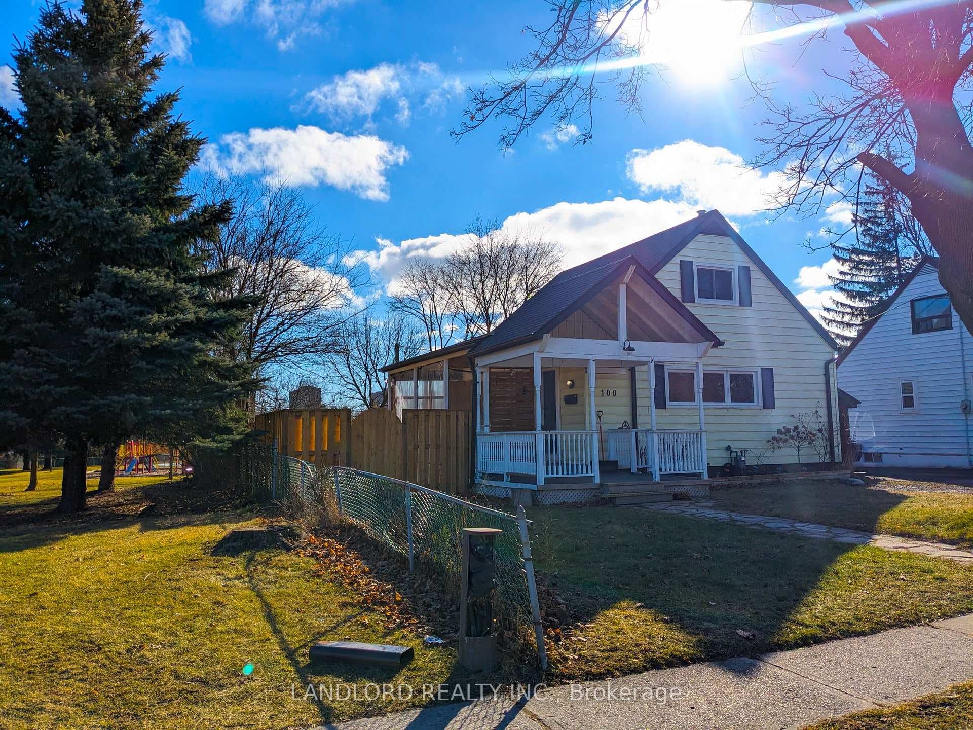 100 Kings Crescent photo 21