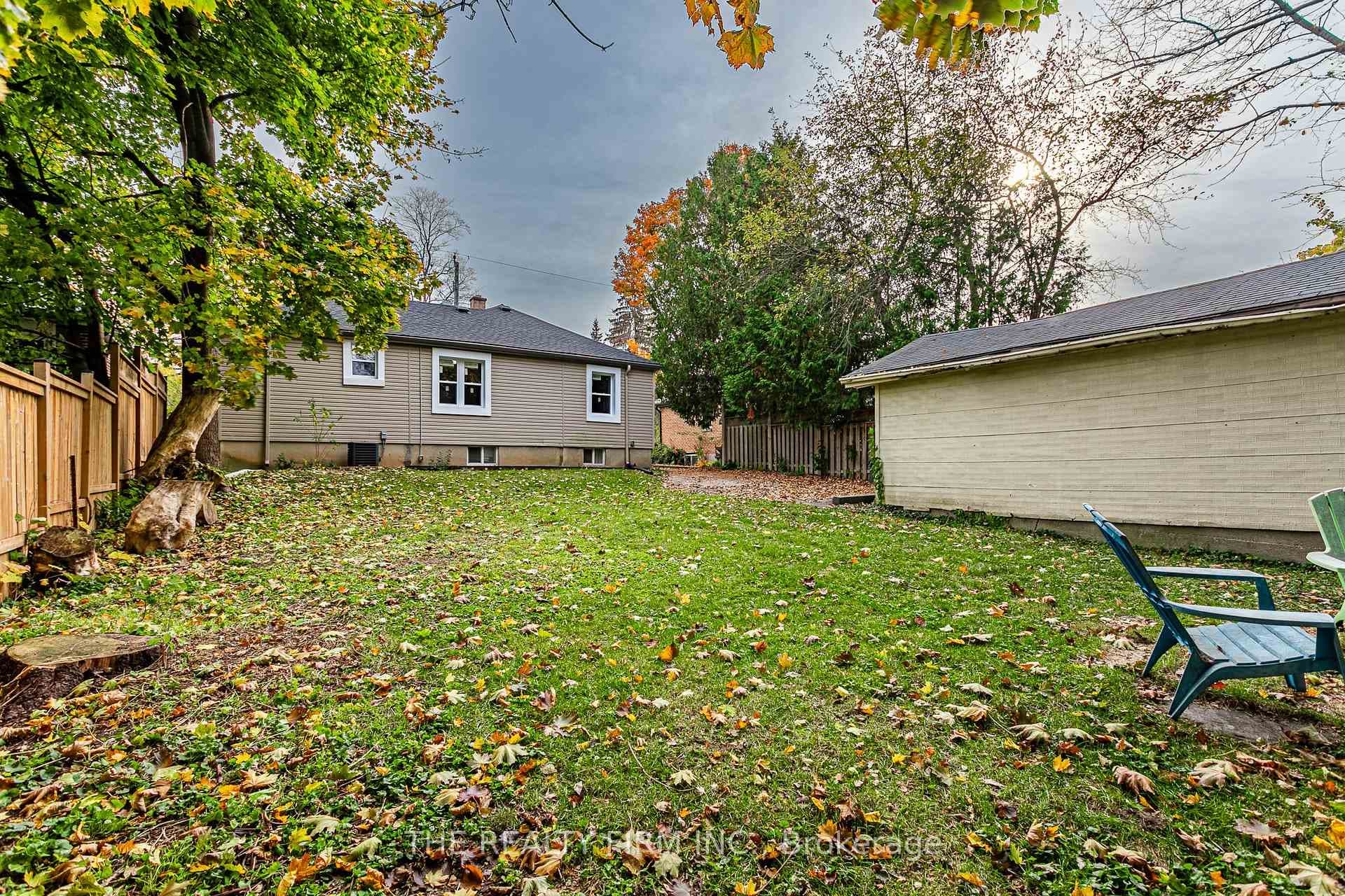 624 Grosvenor Street photo 26