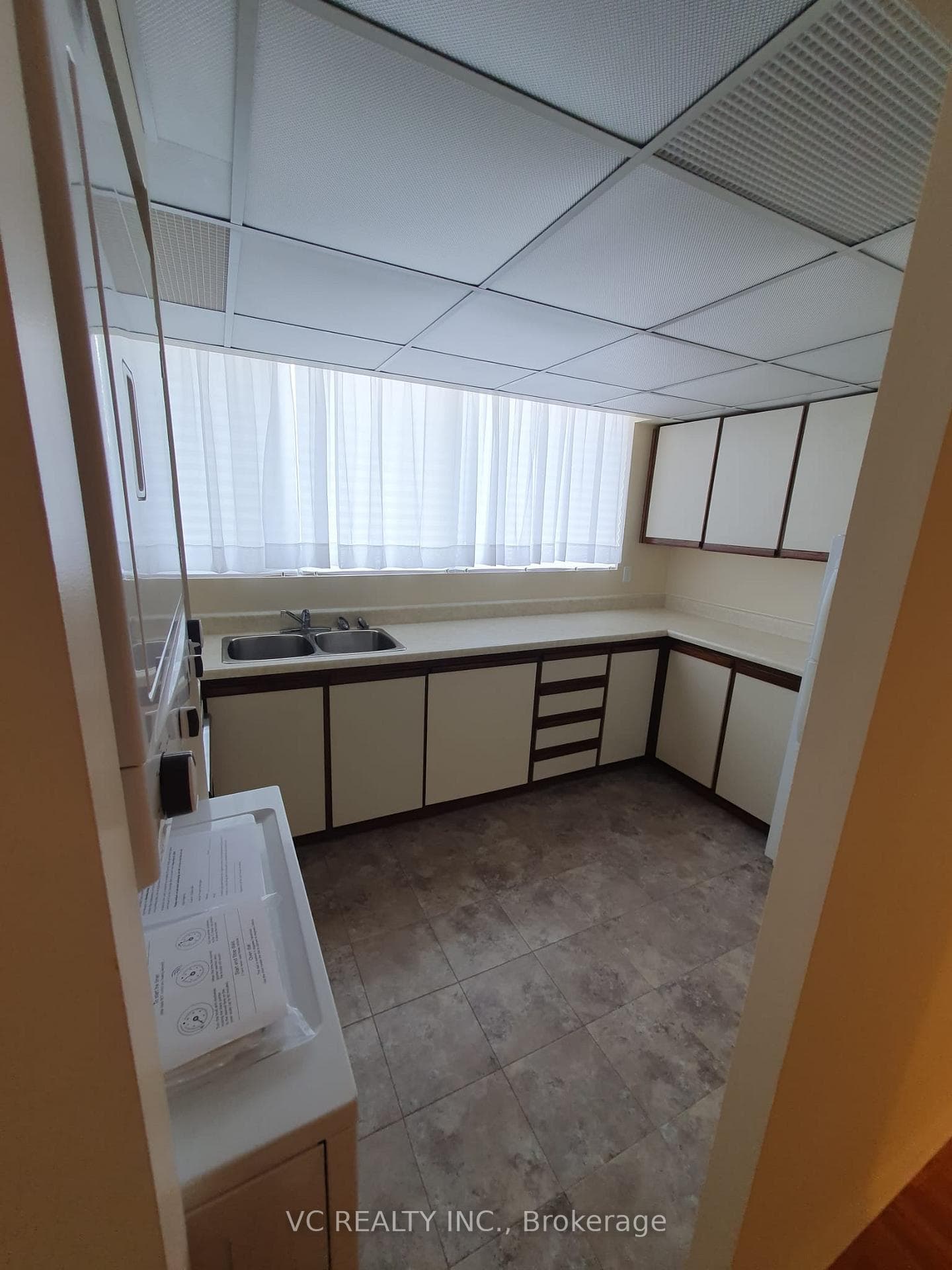 3700 Kaneff Crescent Unit 2305 photo 14