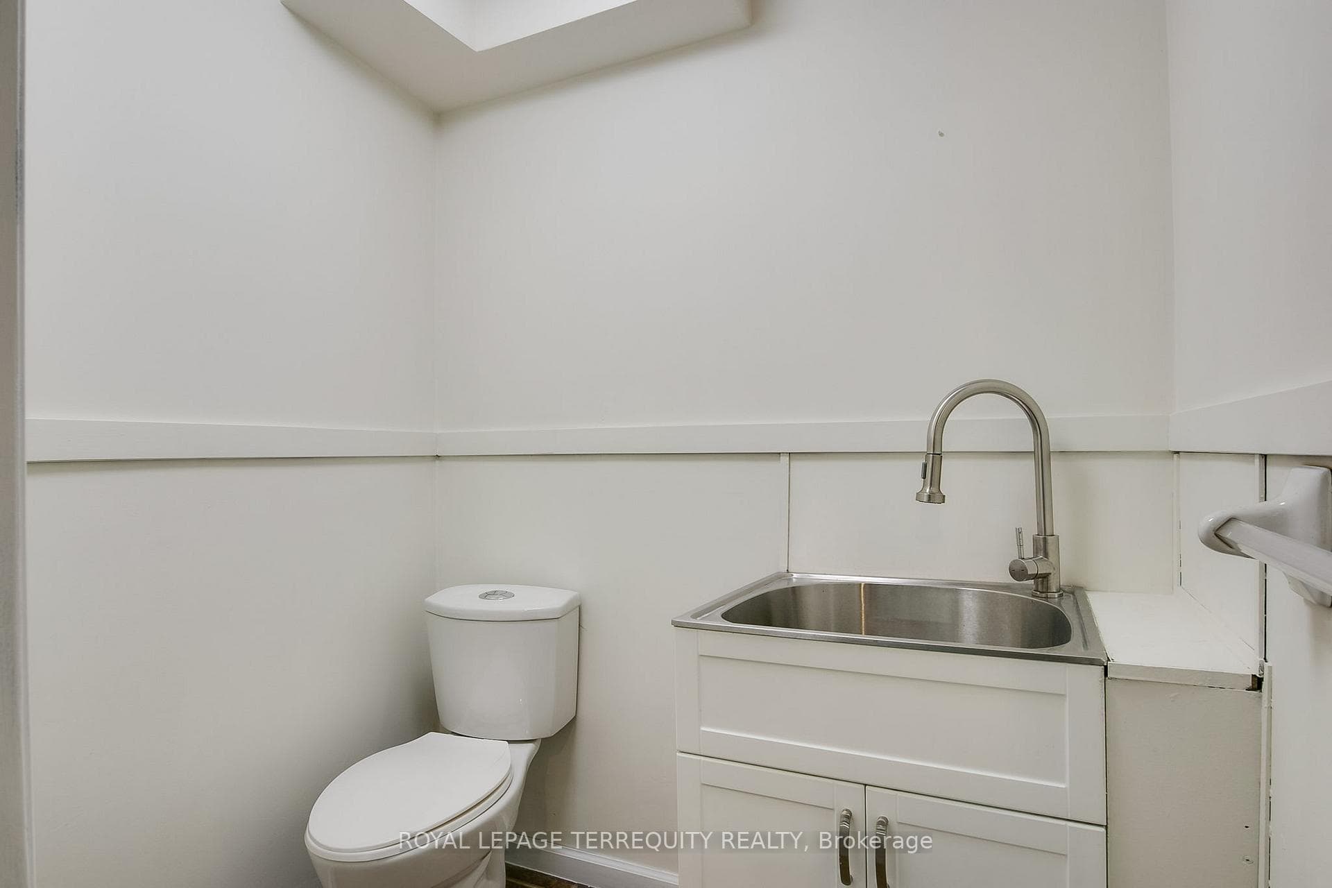 388 Glenkindie Avenue photo 36