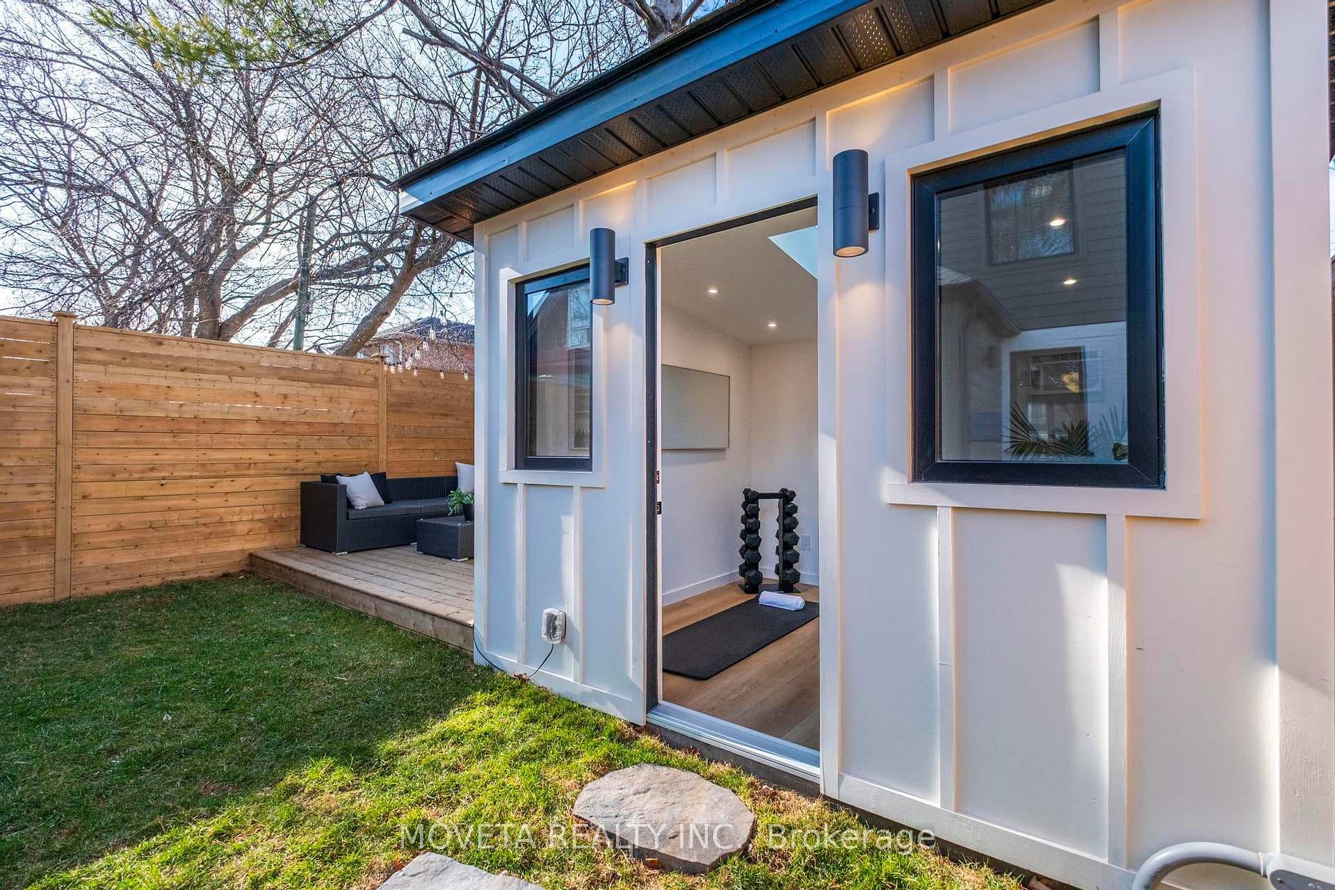 Stunning Rear Garden Studio