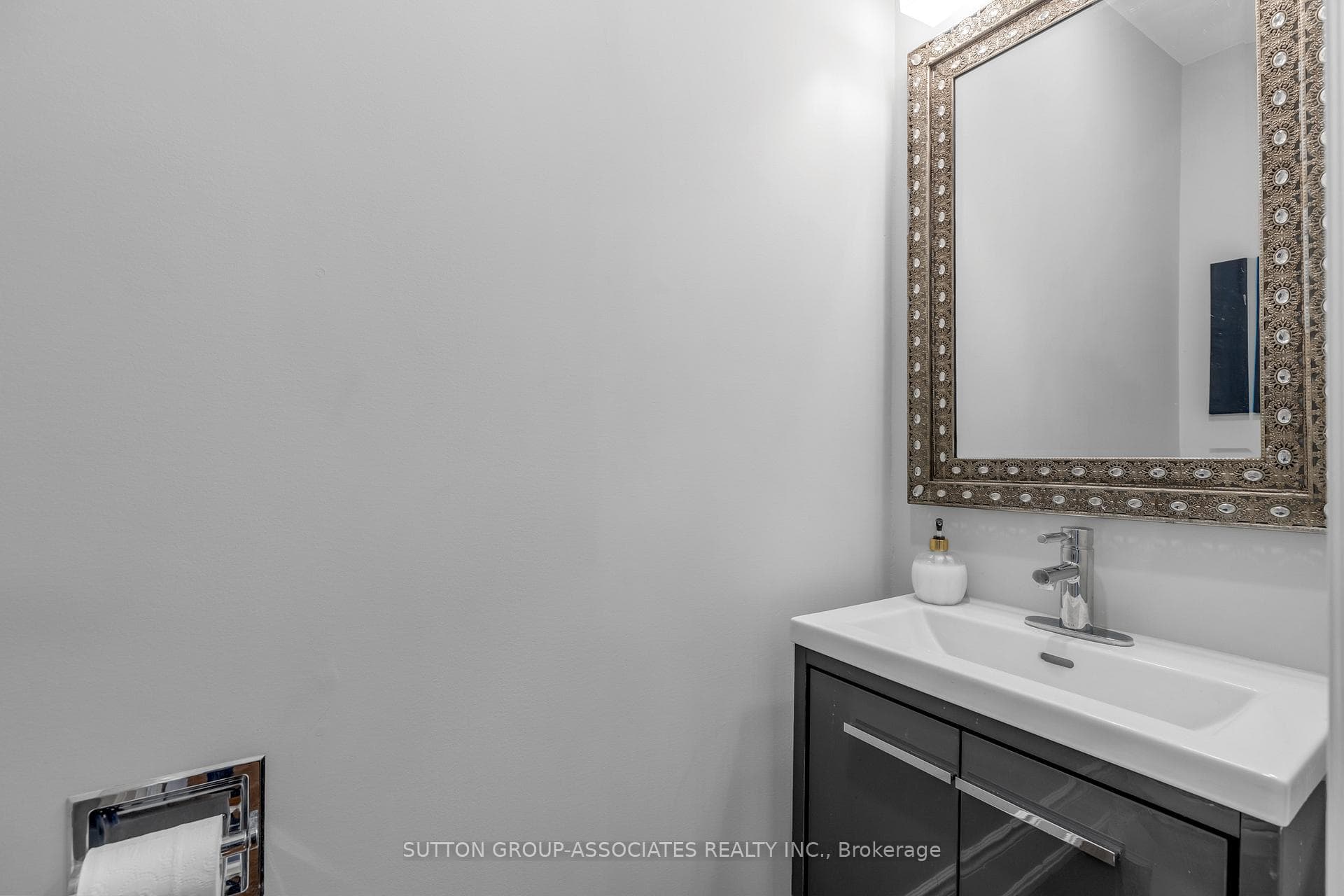 204 MacPherson Avenue photo 13