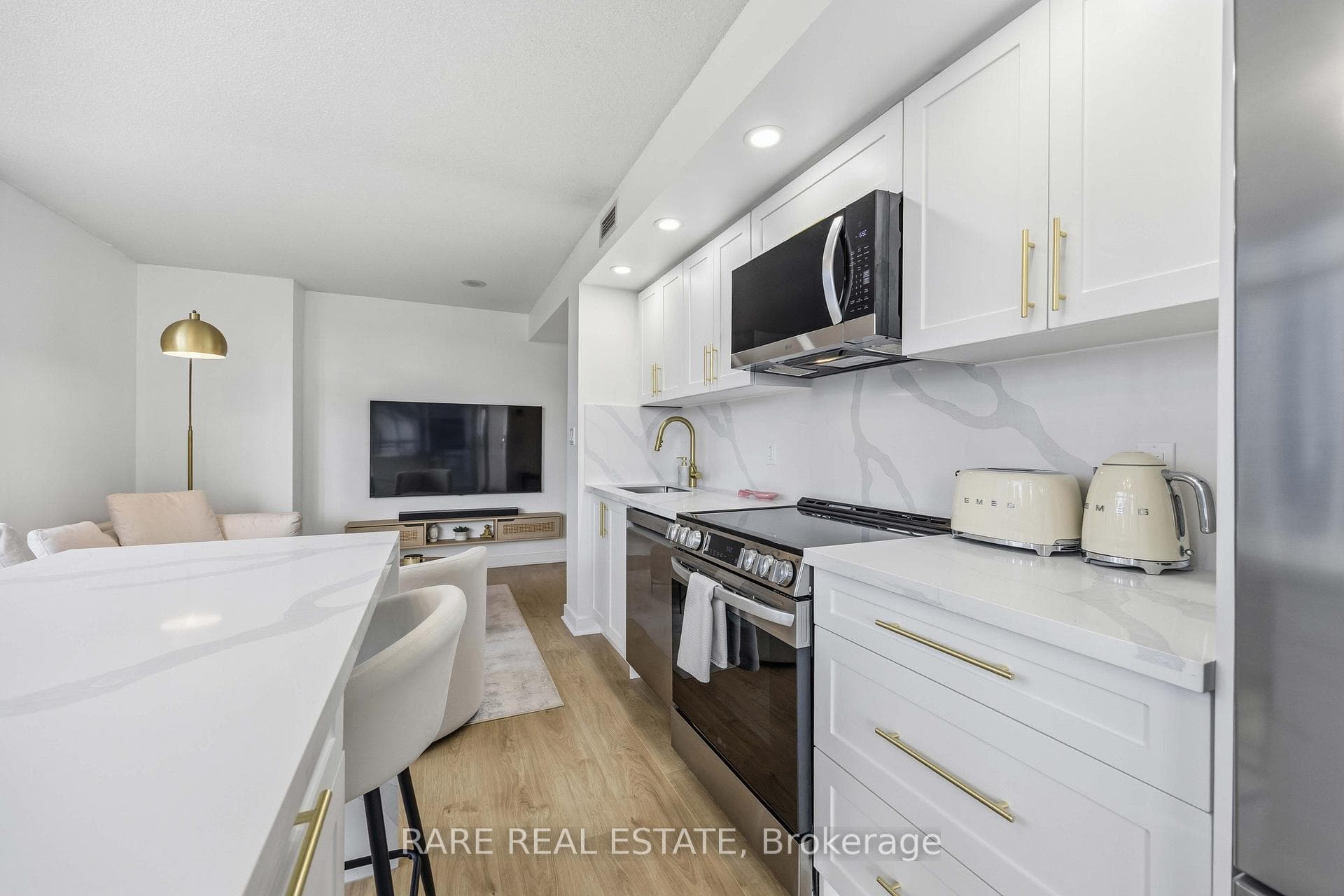 4K Spadina Avenue Unit 1002 photo 6