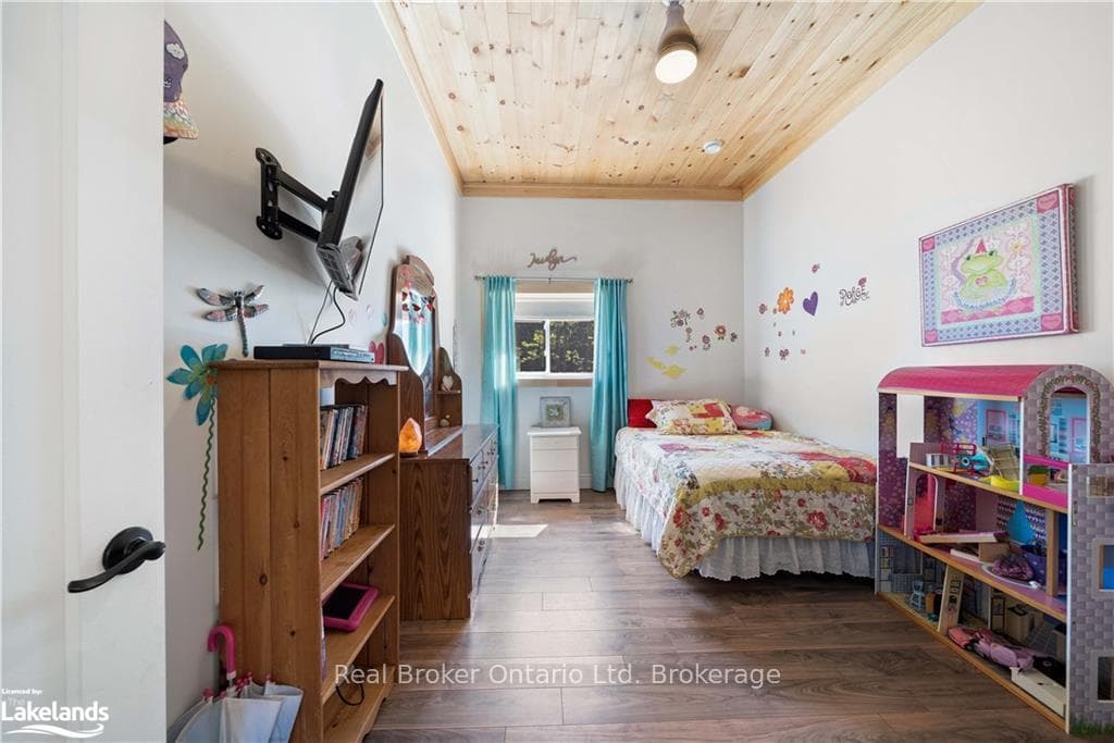 10 SMITH Crescent photo 16