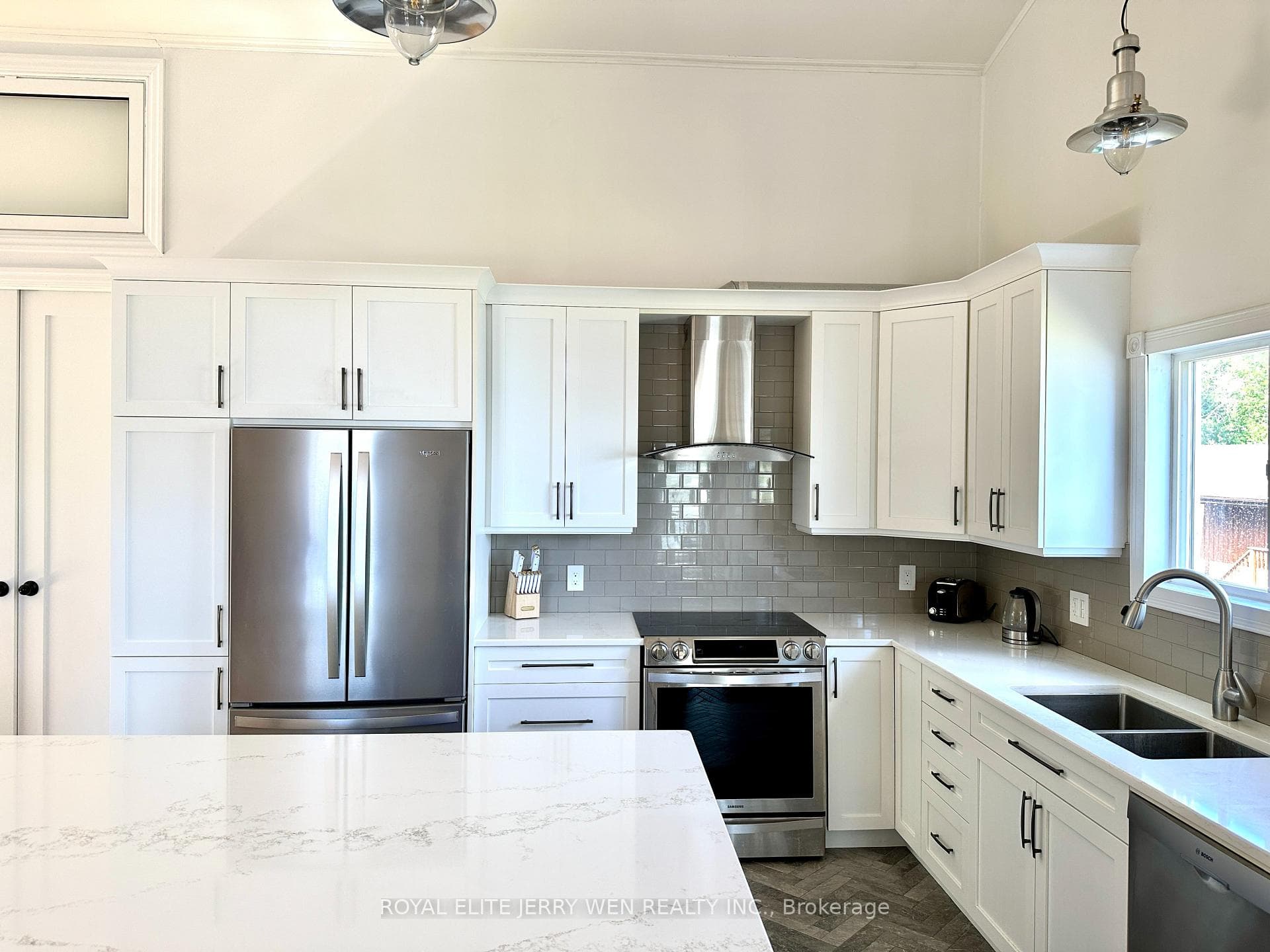 10 Sunrise Crescent photo 26