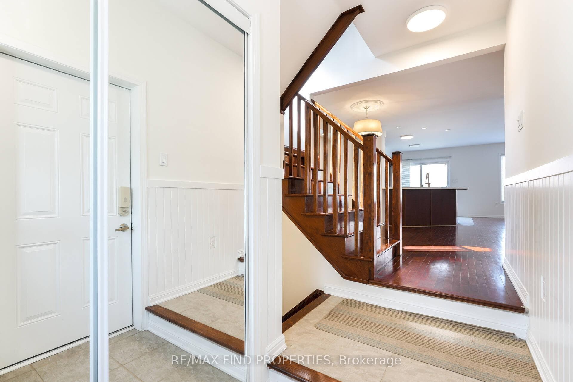 930 Hasselfeldt Heights photo 4