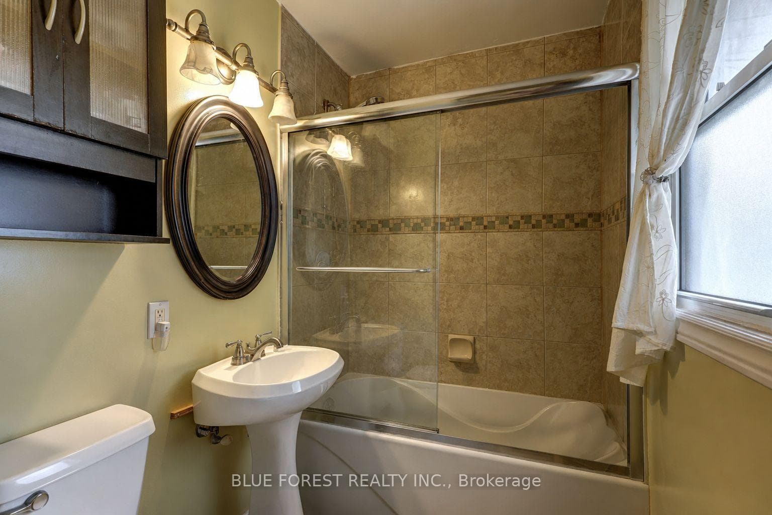 371 FLANDERS Row photo 19
