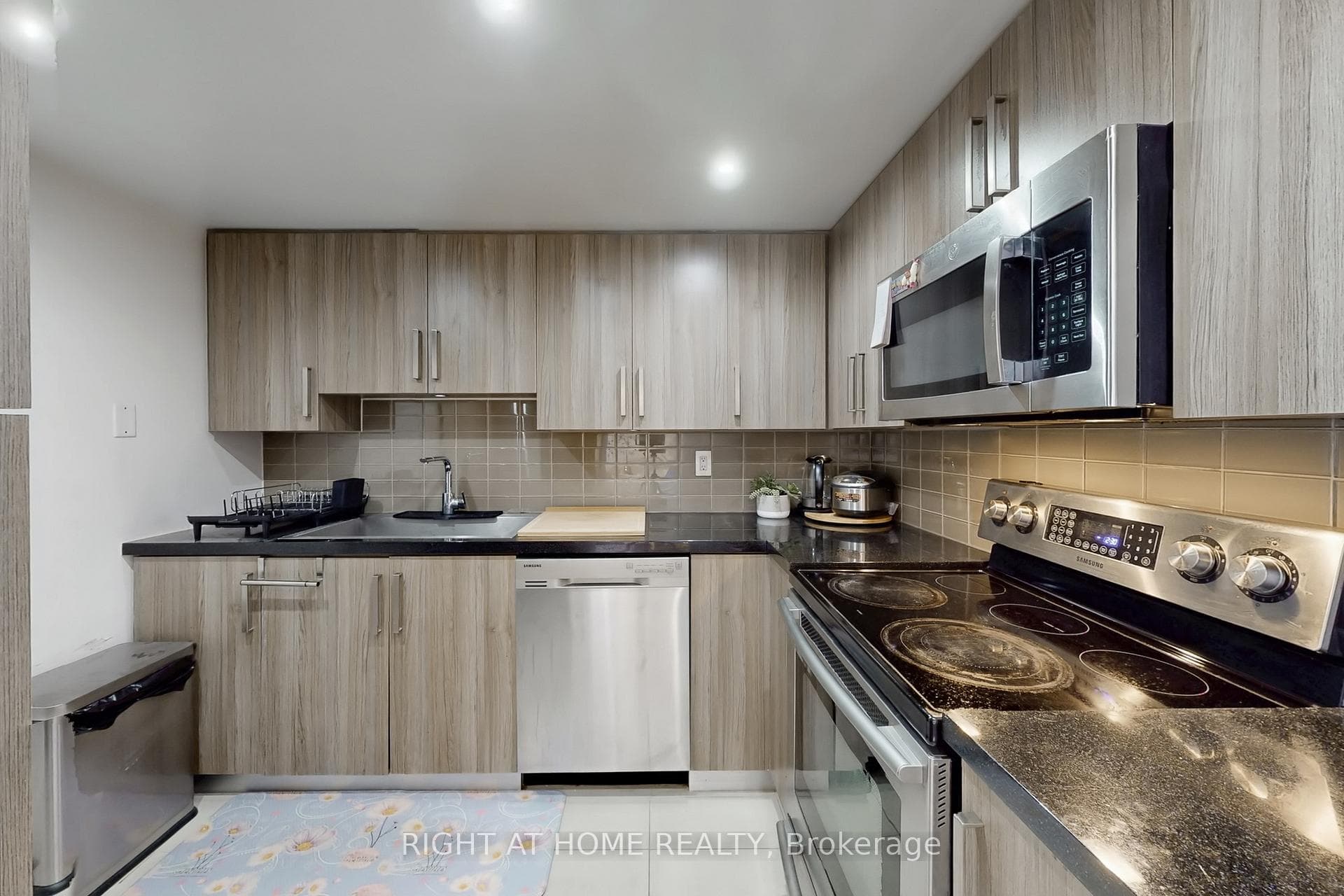 5460 Yonge Street Unit 1404 photo 20