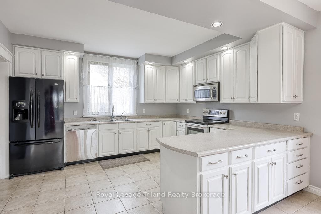383338 Salford Road photo 21