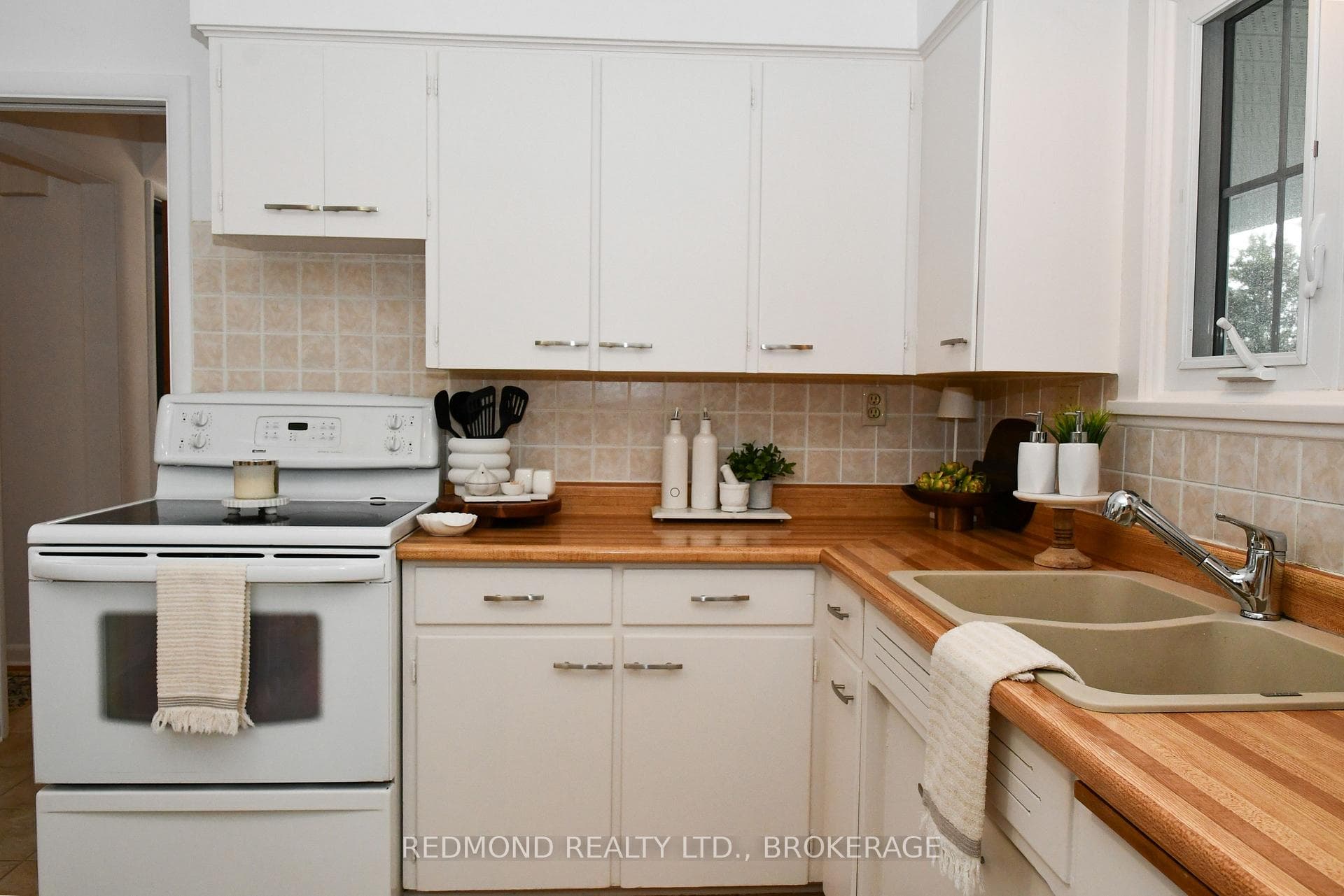 140 Churchill Drive photo 14