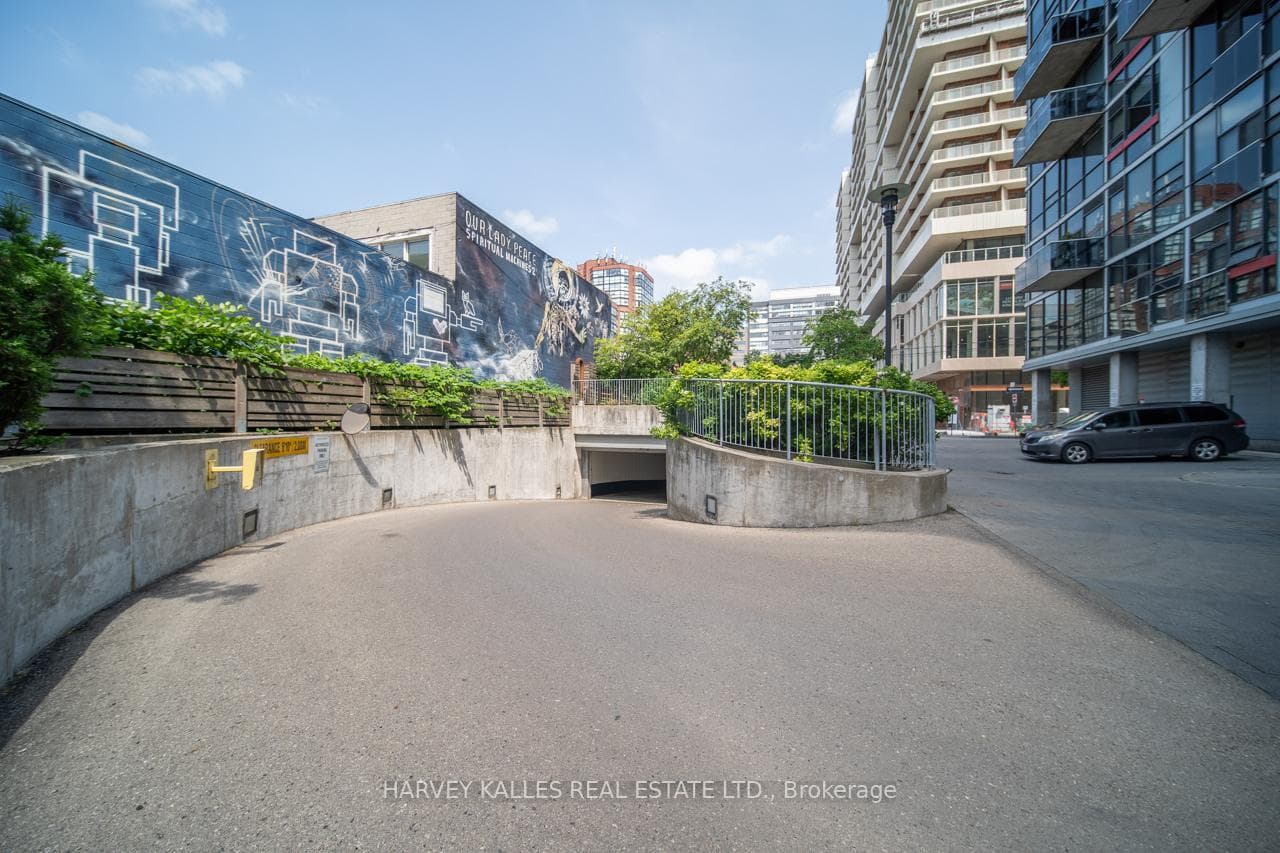 60 Bathurst Street Unit 308 photo 21