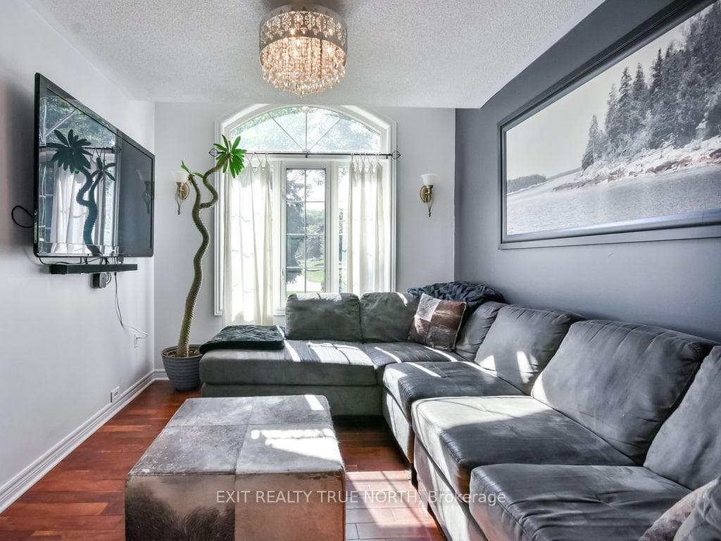 28 Nicholson Crescent photo 17