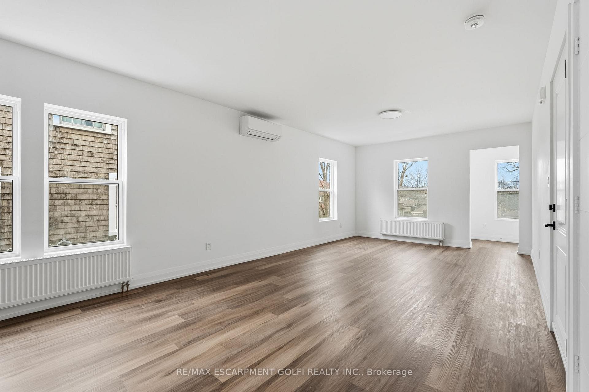 4876 Simcoe Street Unit 4 photo 6