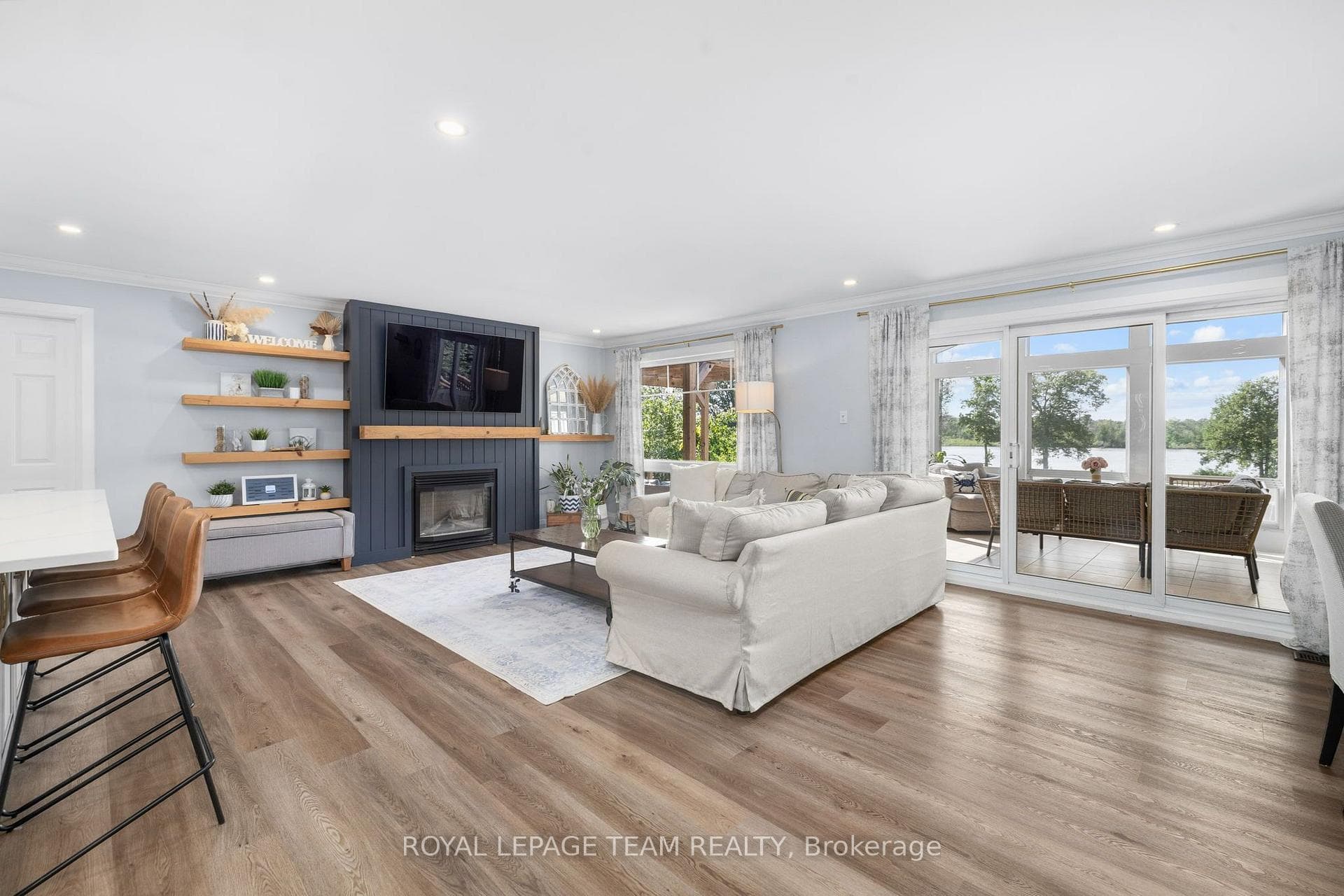 1683 River Road photo 6