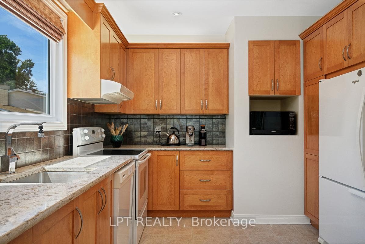 1772 Dunkirk Crescent photo 20