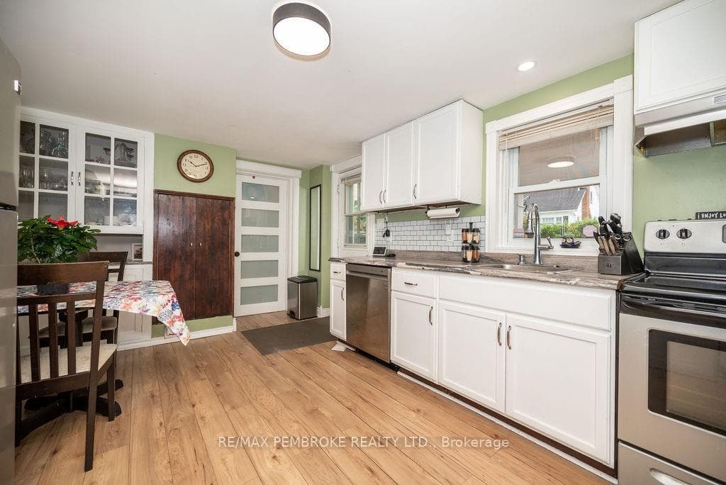 281 PETER Street photo 10