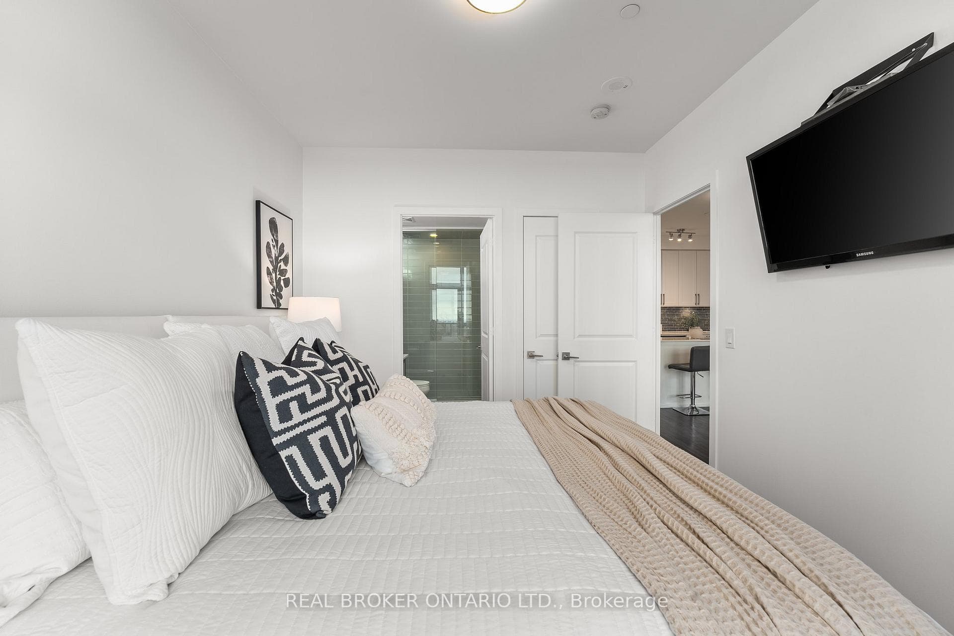 4655 Glen Erin Drive Unit PH05 photo 6