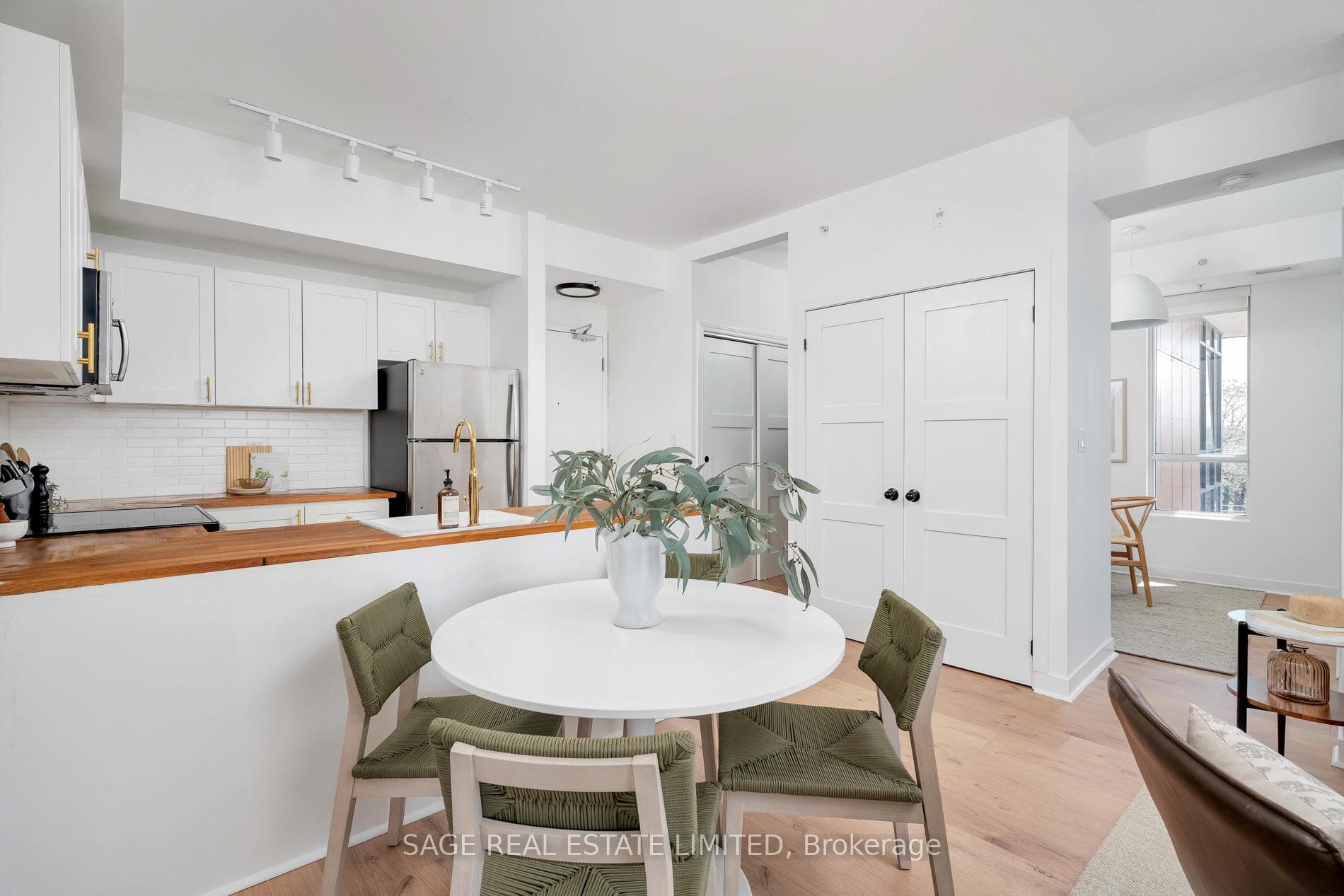 3560 St. Clair Avenue Unit 422 photo 10