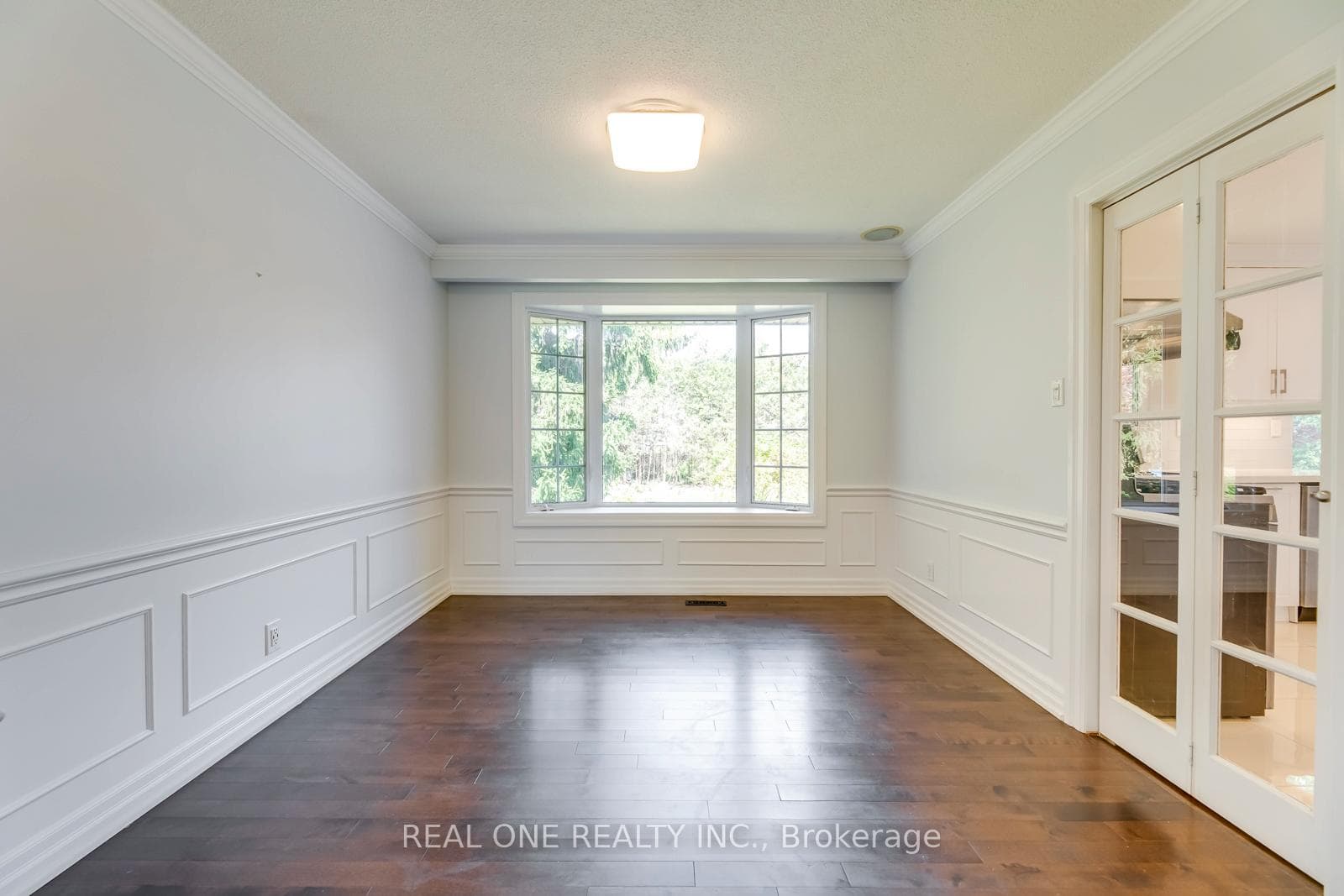 2231 All Saints Crescent photo 11