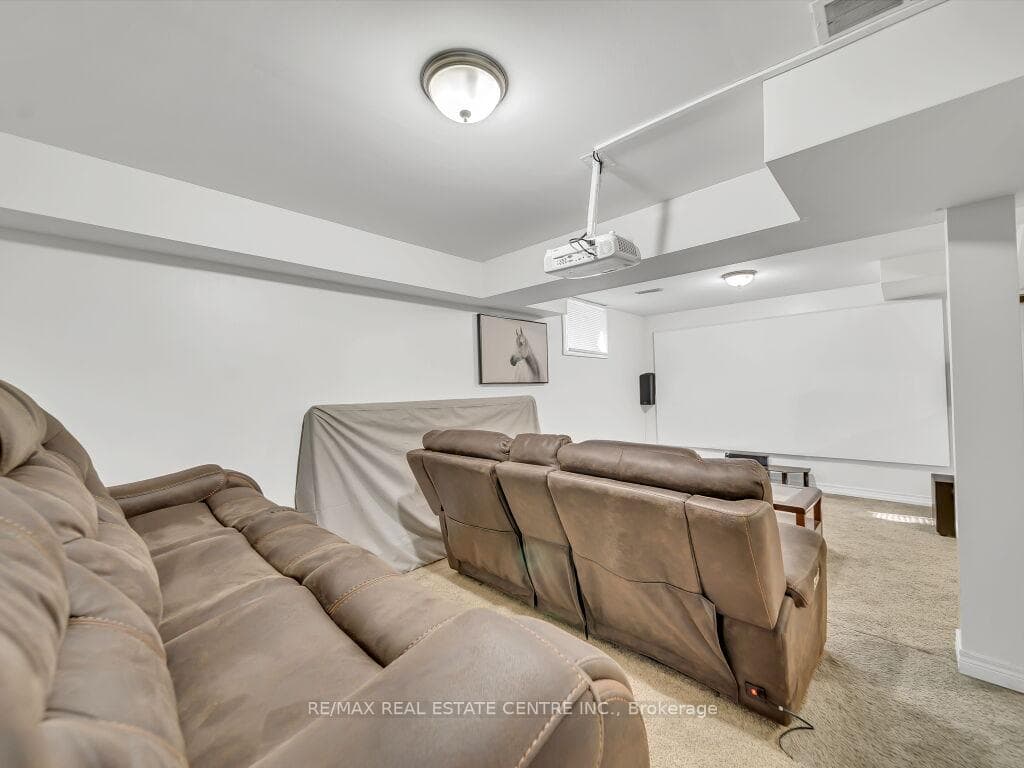 538 ALBERTA Avenue photo 31