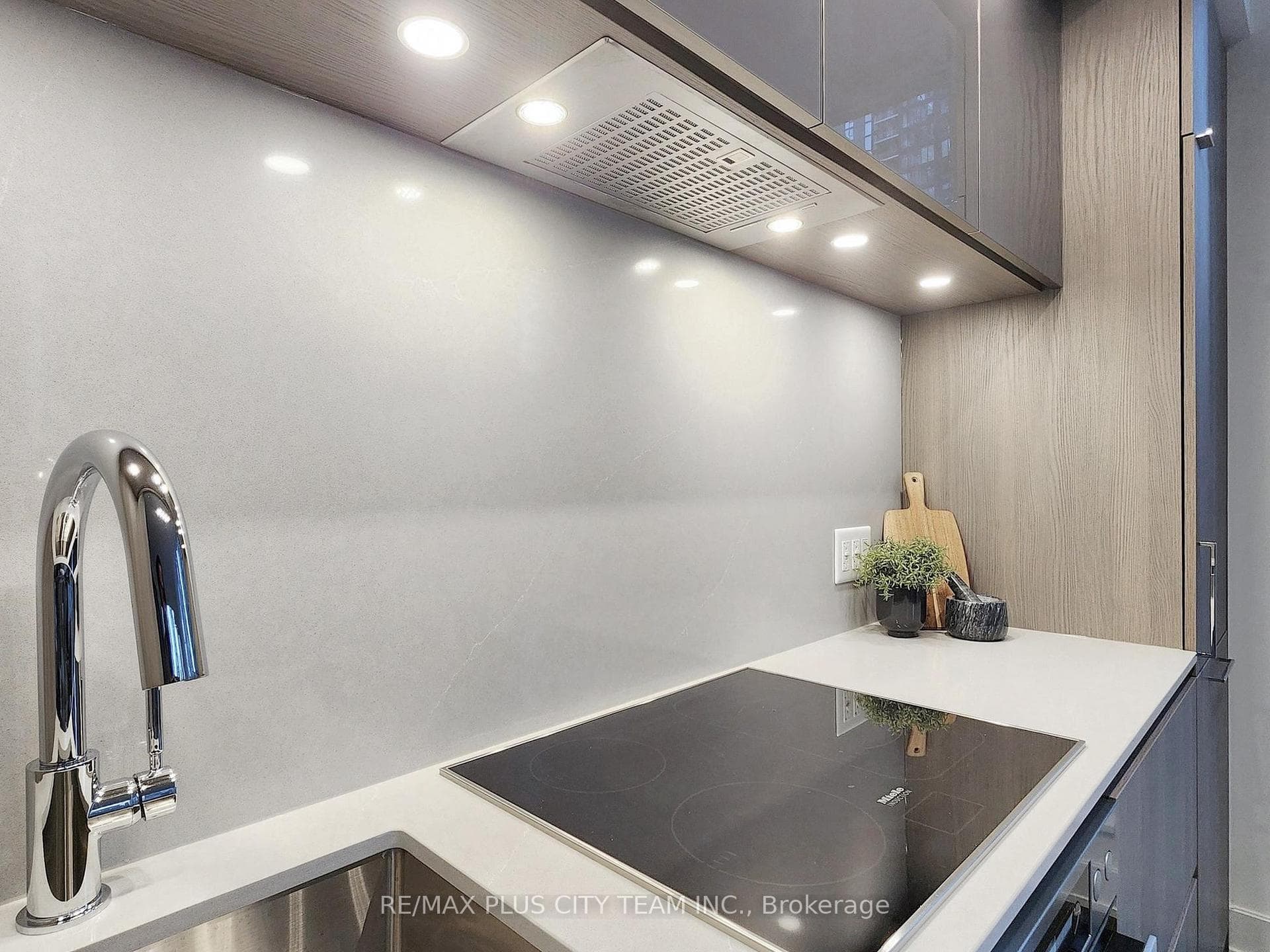 15 Mercer Street Unit 1204 photo 14