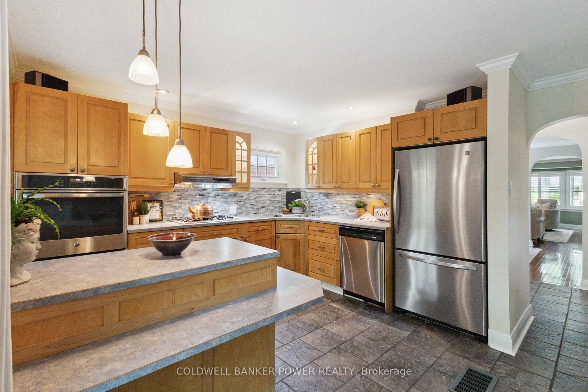 552 St George Street photo 19