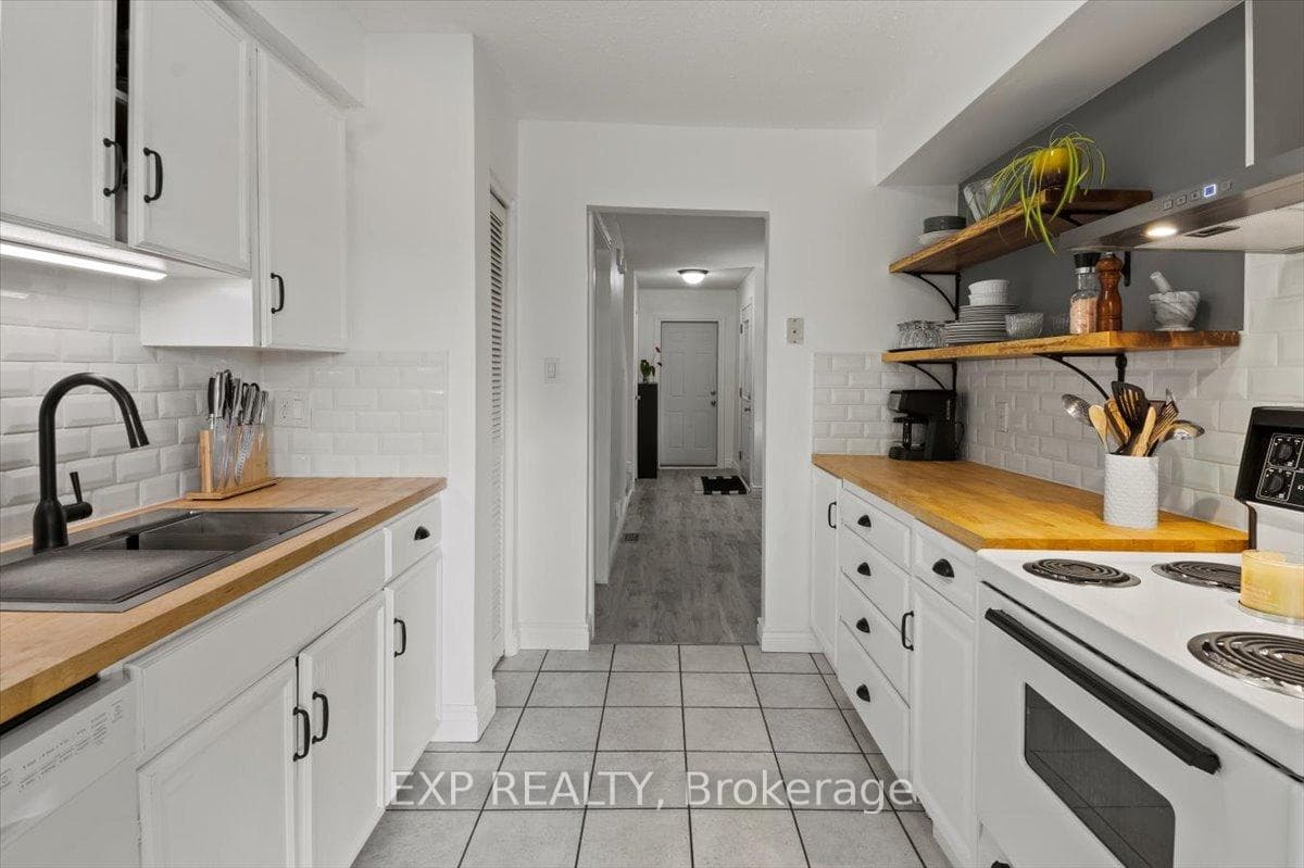 450 Bristol Crescent Unit 11 photo 13