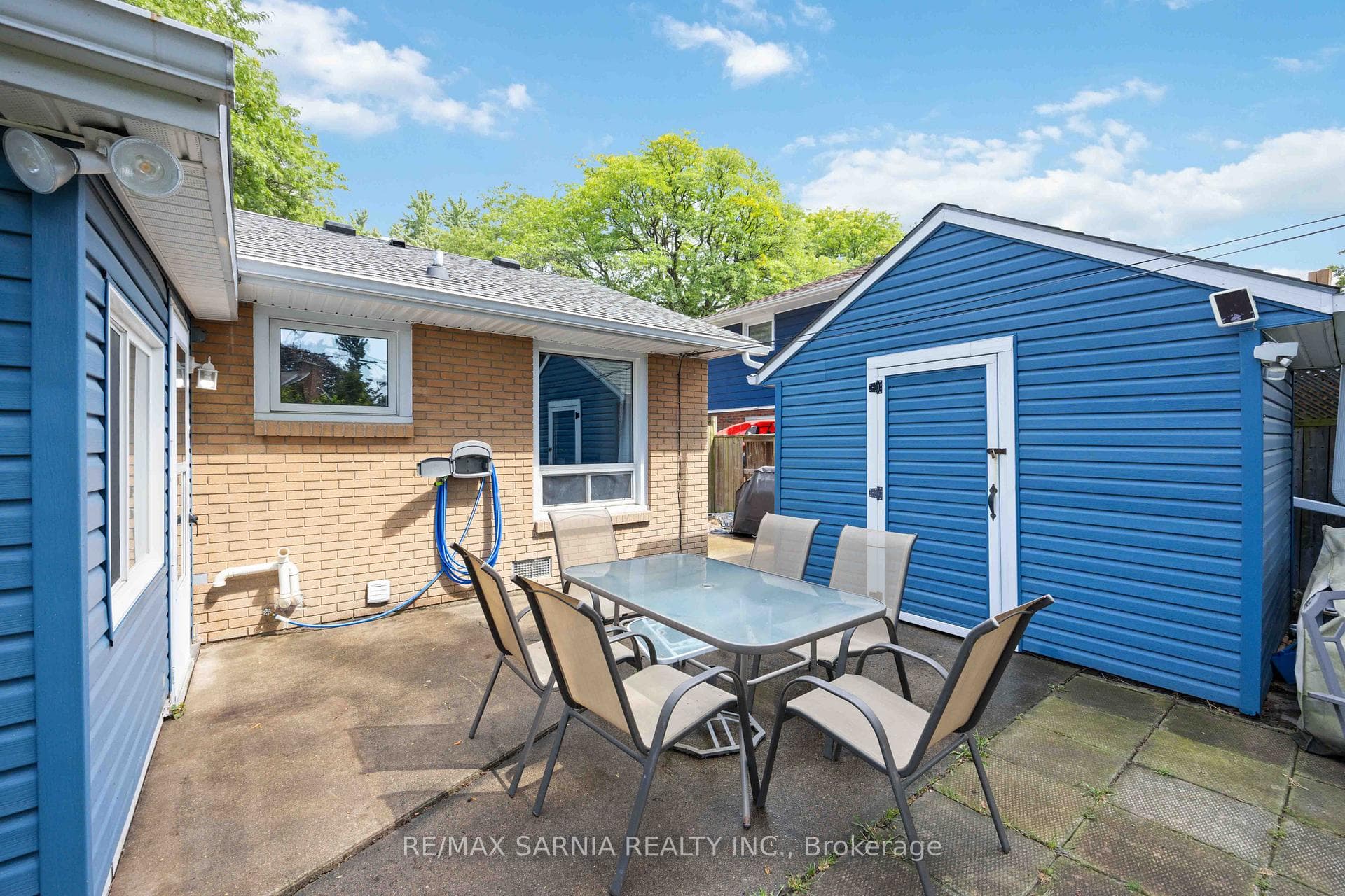 975 Devine Street photo 22