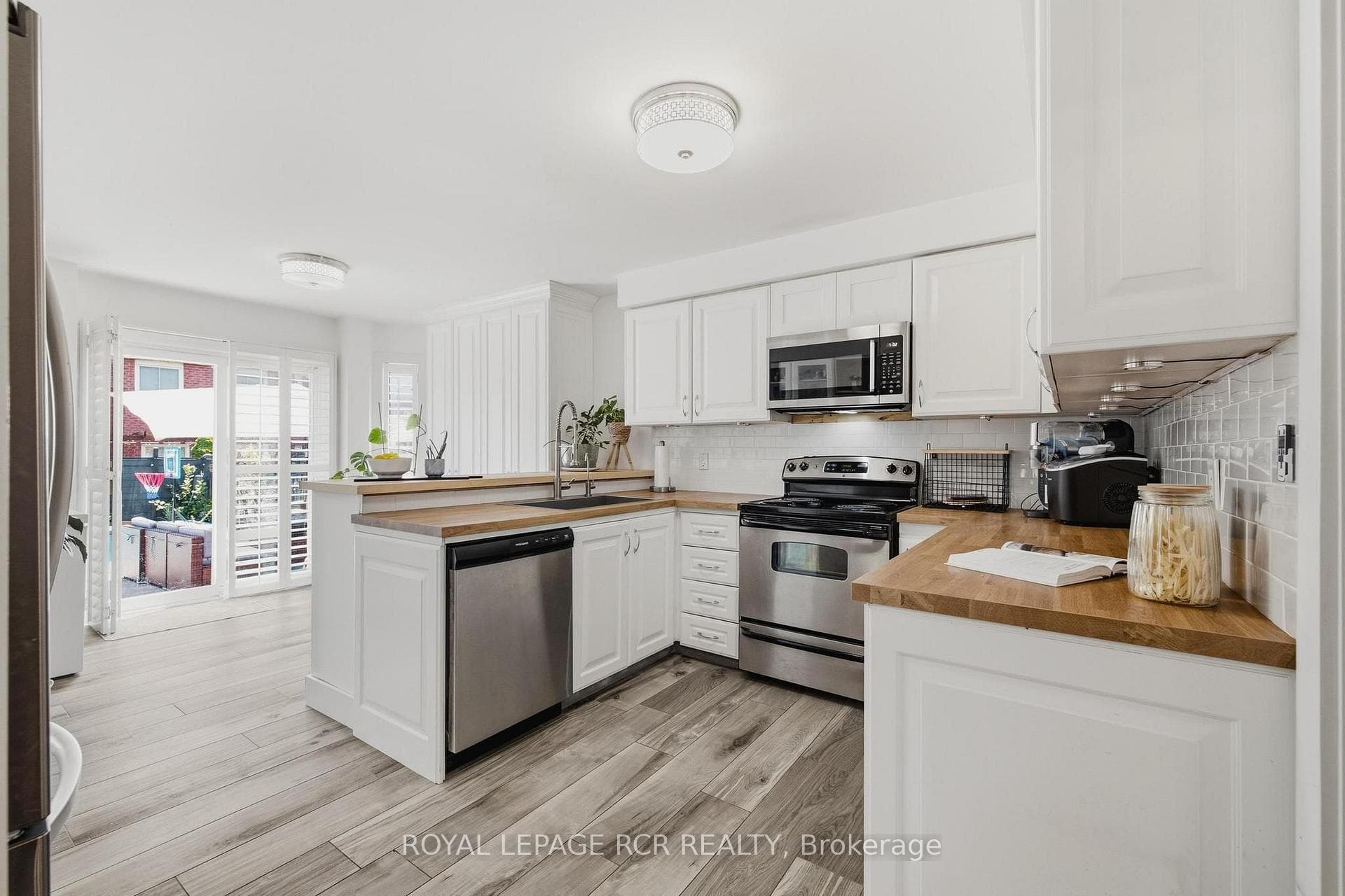 194 Andy Crescent photo 7