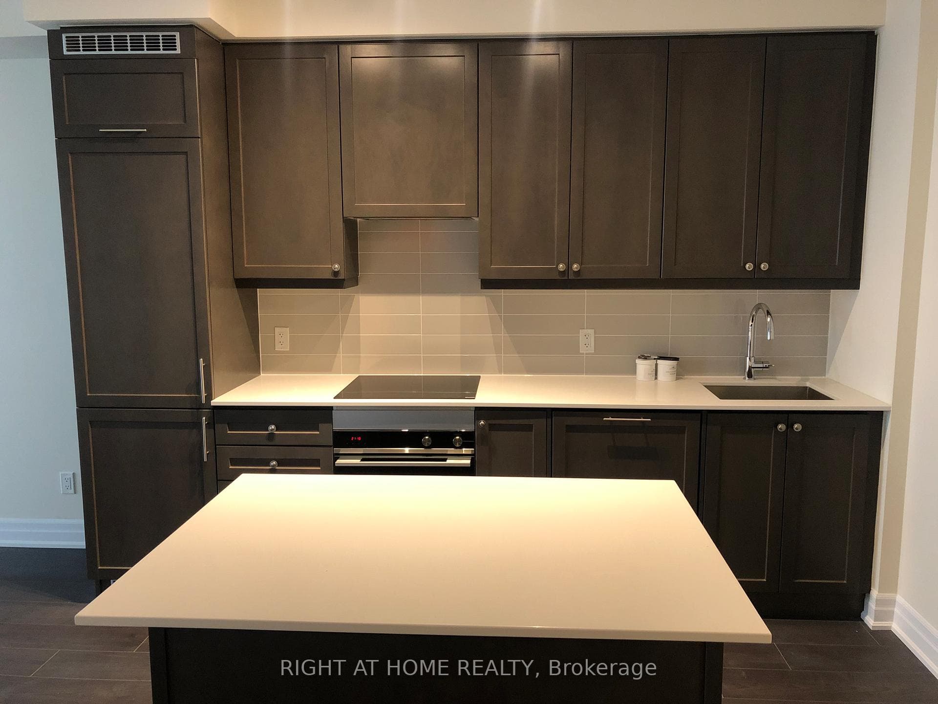 9075 Jane Street Unit 2105 photo 10