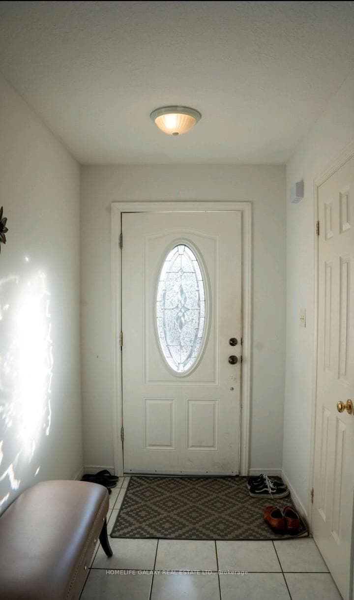 8 Mountain Laurel Crescent photo 2