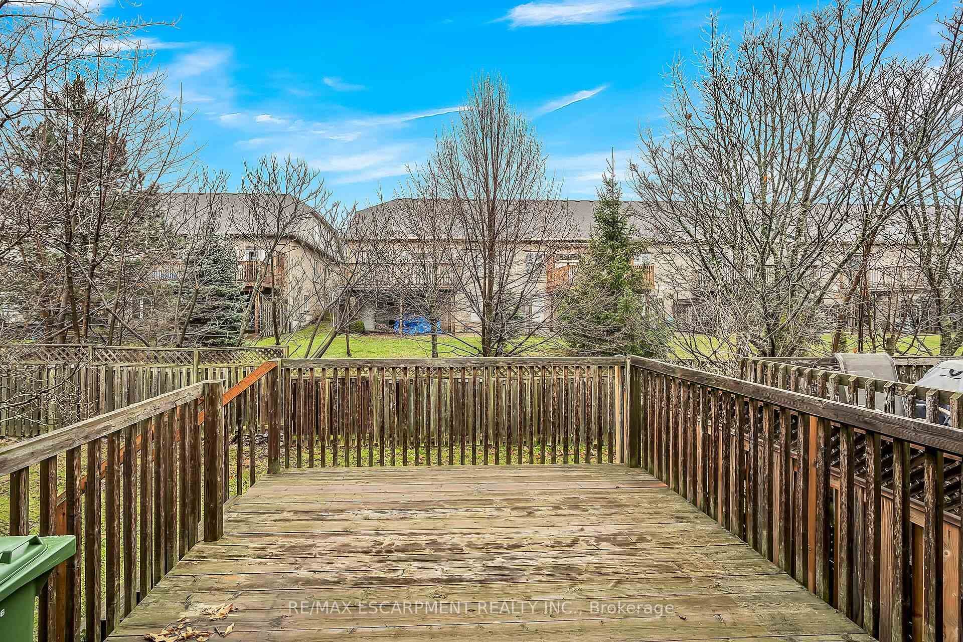 54 Greentrail Drive photo 2