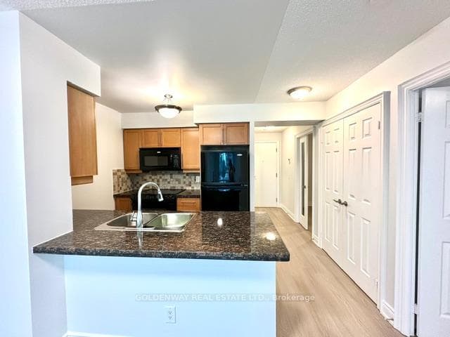 25 Greenview Avenue Unit 823 photo 2