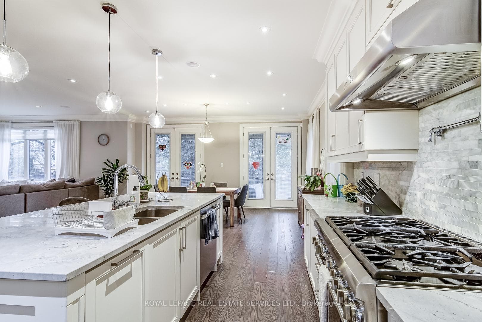 612 Byngmount Avenue photo 7