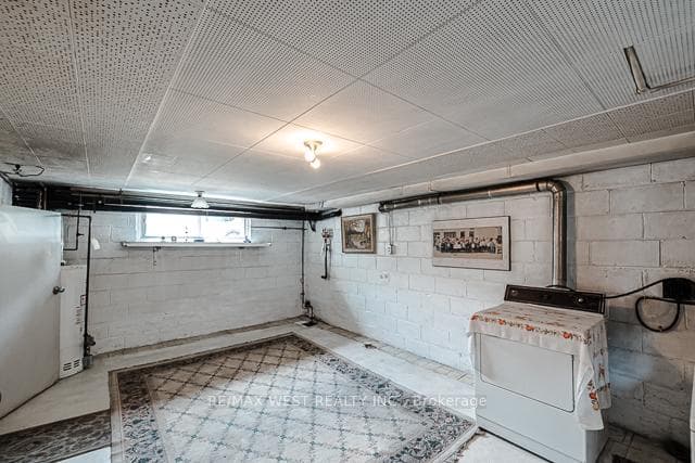 1081 Islington Avenue photo 8