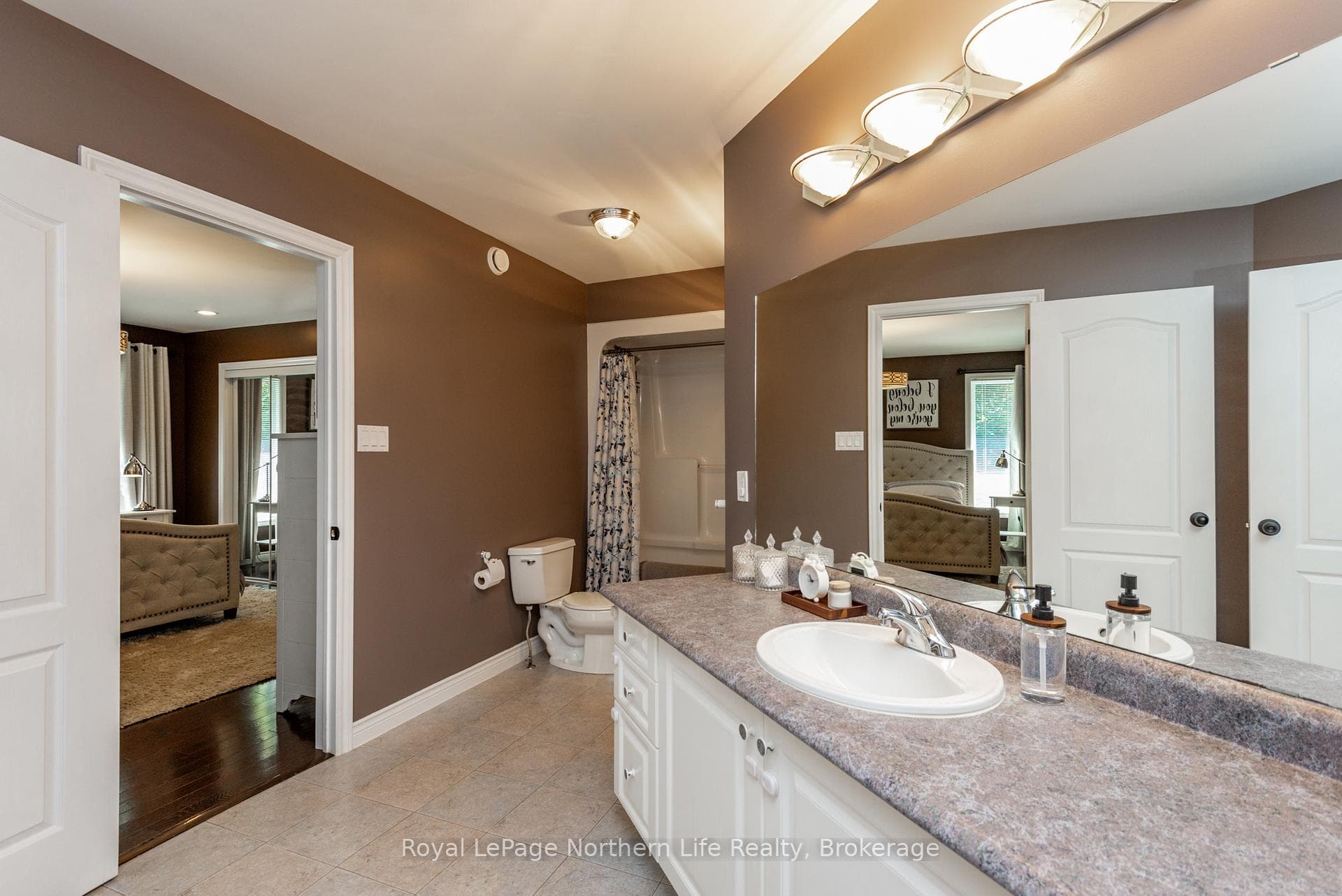 413 Pearce Street photo 25