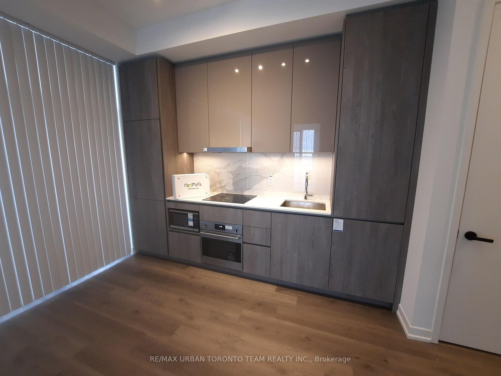 8 Interchange Way Unit 3606 photo 7