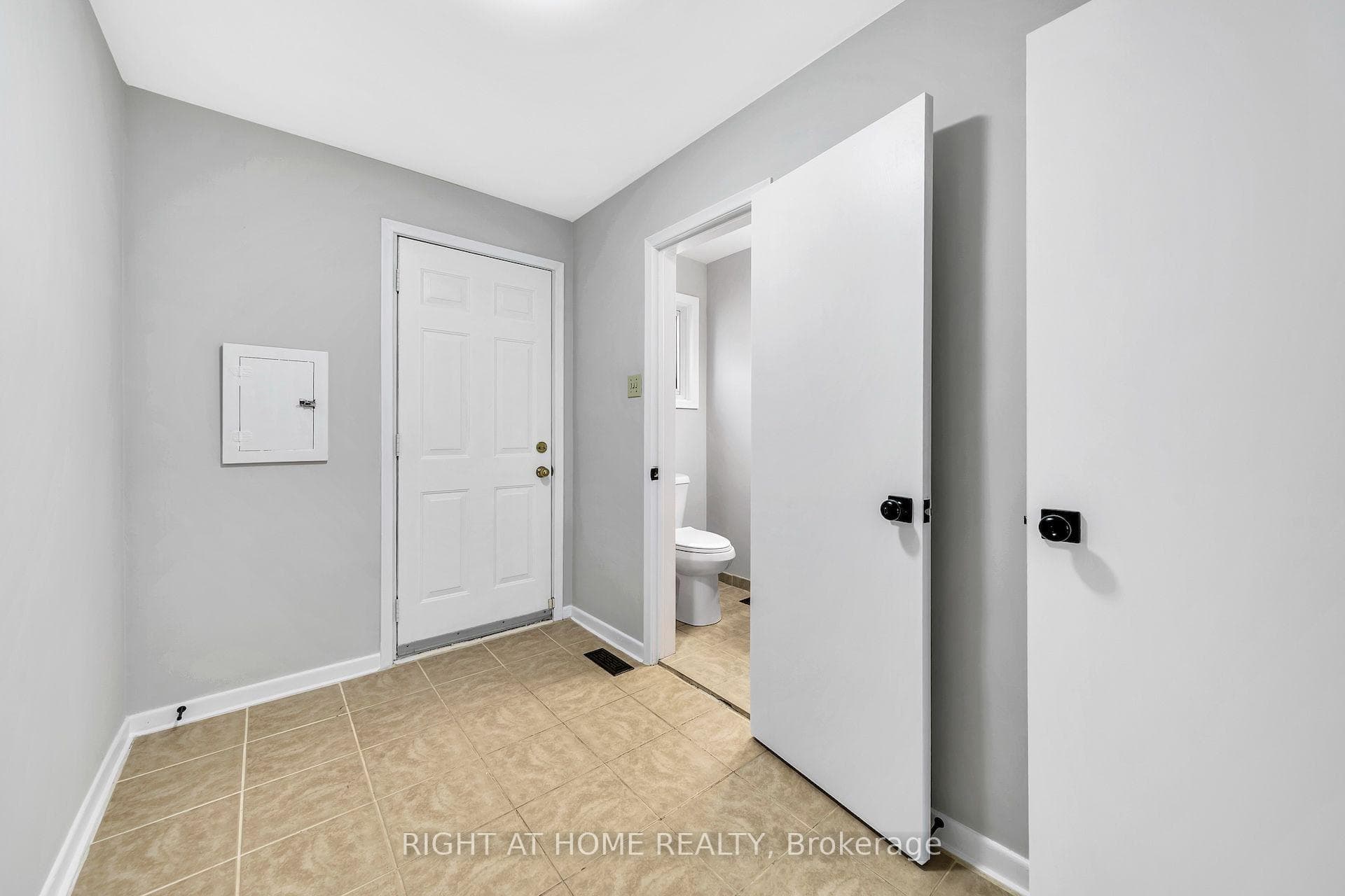 88 Peckham Avenue photo 27