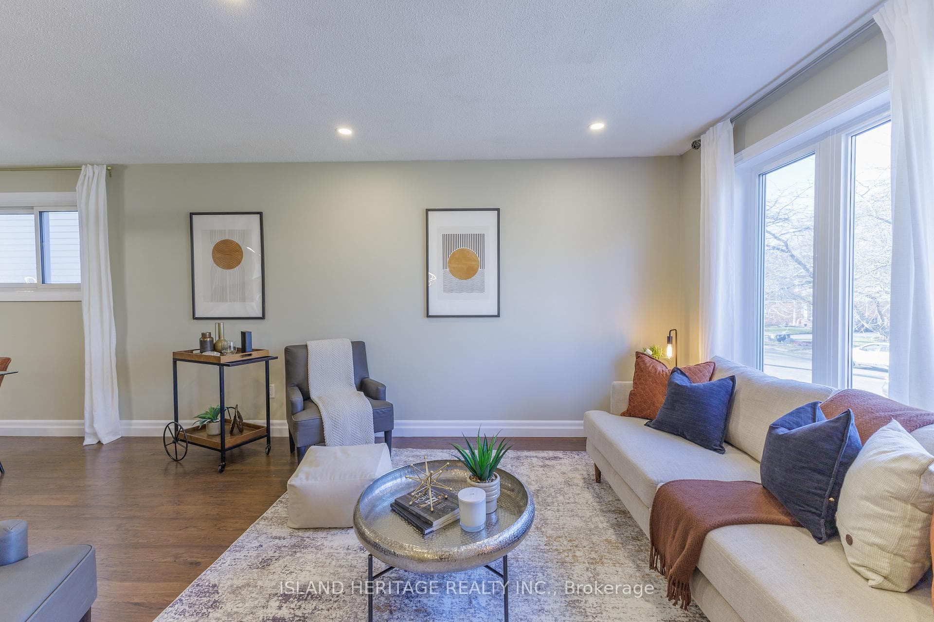 114 Turnberry Crescent photo 9