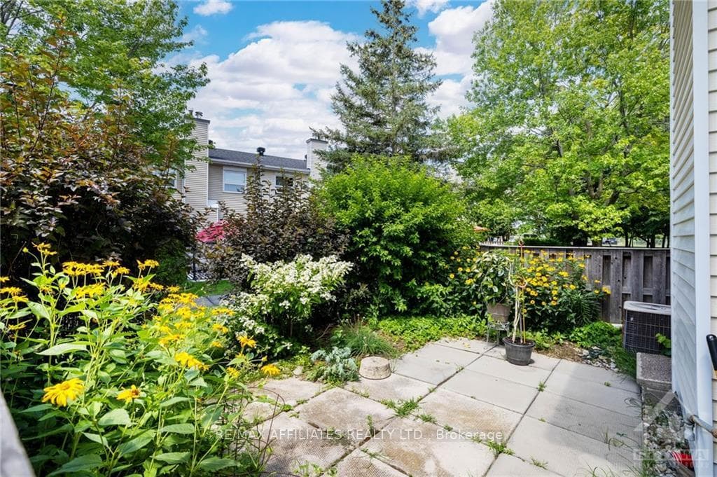 1 MAPLE RIDGE Crescent Unit G photo 20