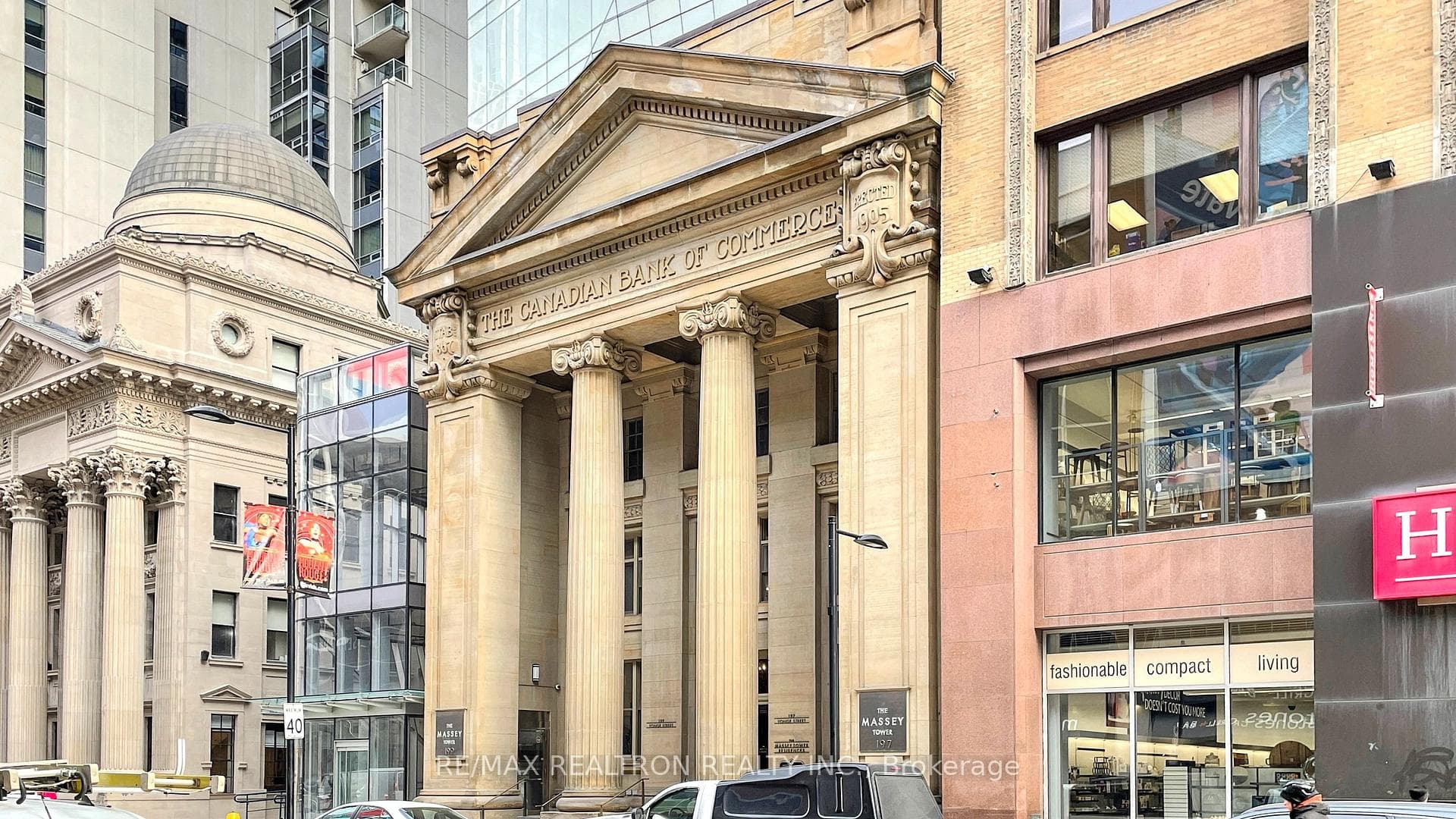 197 Yonge Street Unit 5905 photo 4